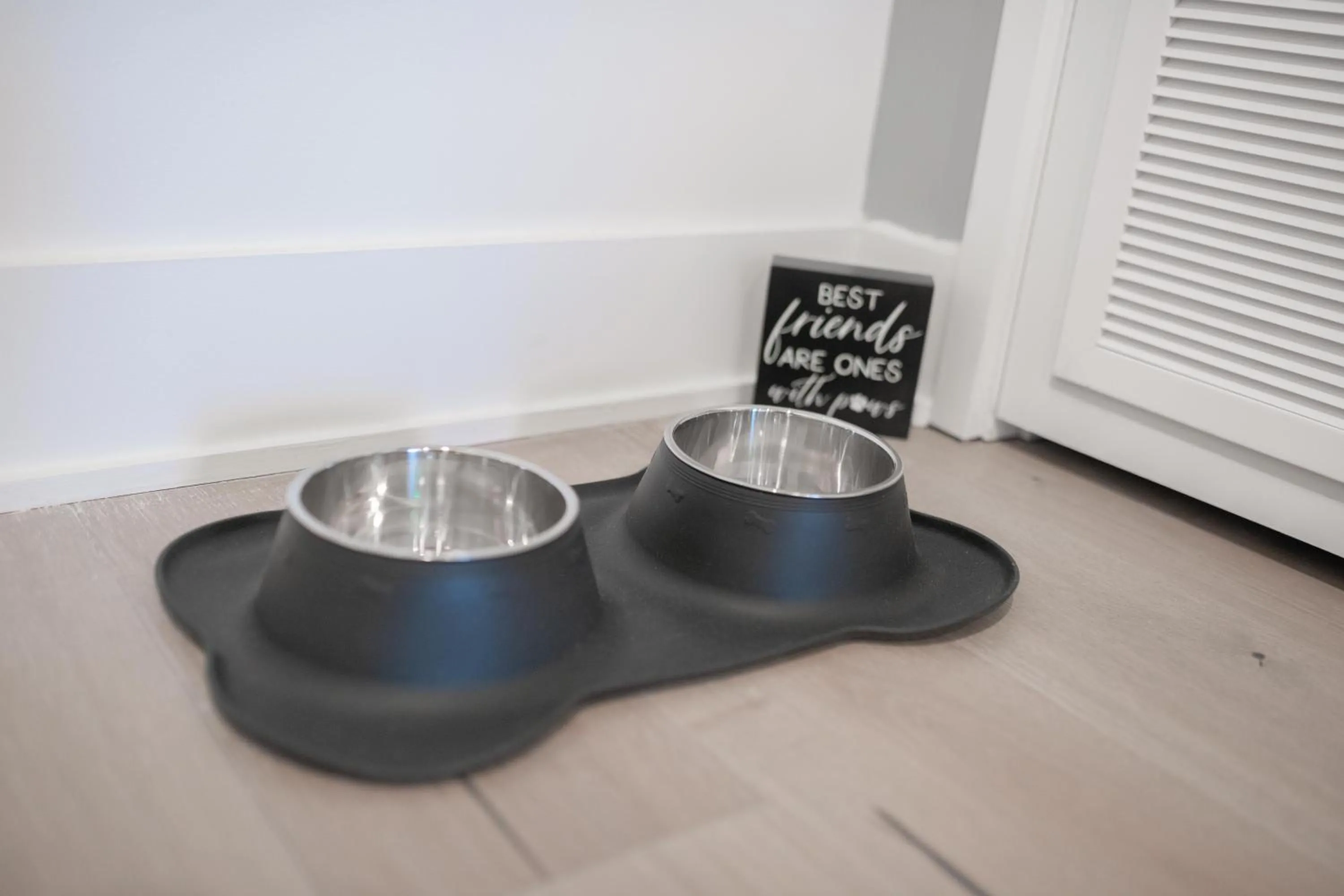 Upscale Rainey St Condo Homes - Peloton, gym, rooftop pool, wifi included