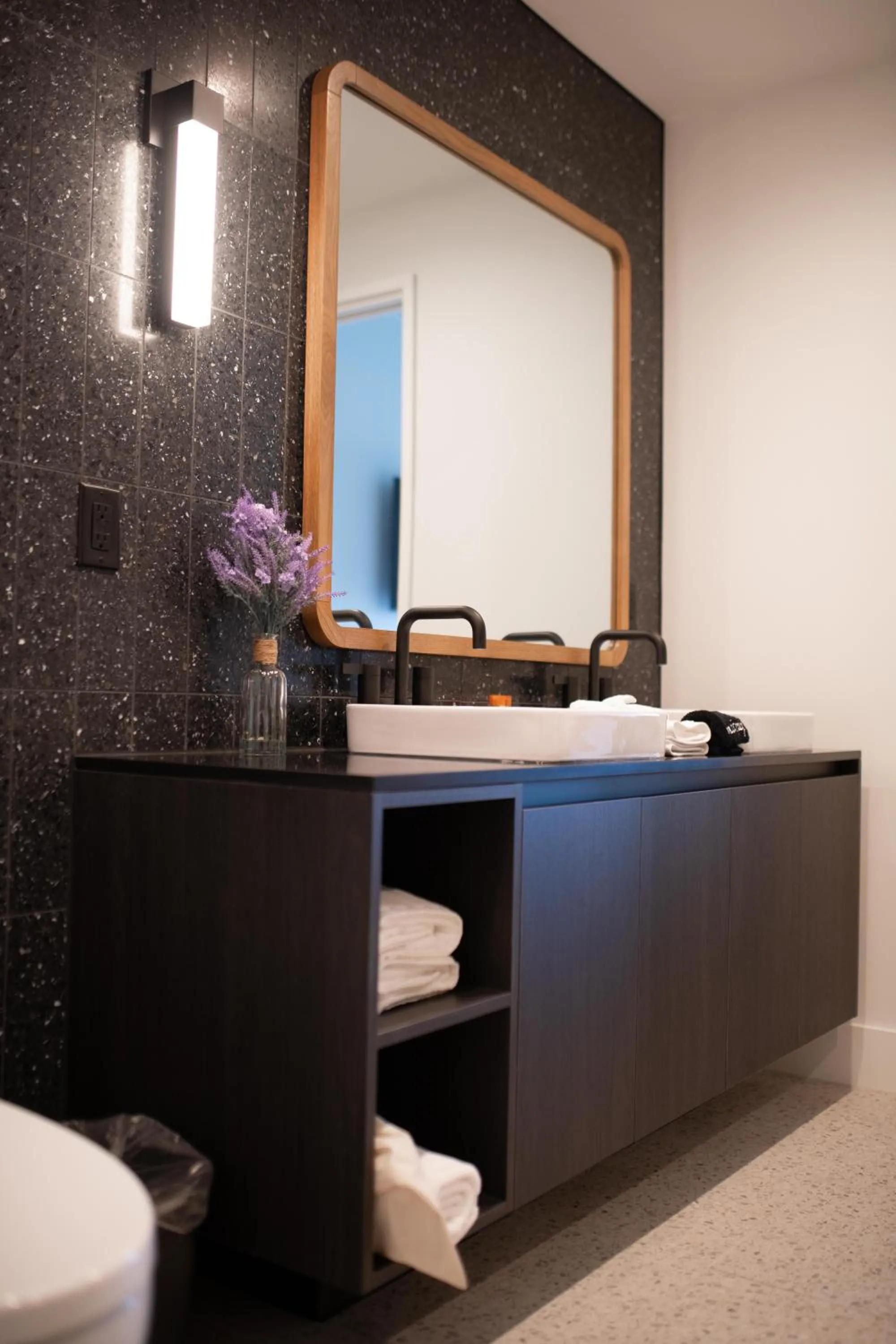 Upscale Rainey St Condo Homes - Peloton, gym, rooftop pool, wifi included