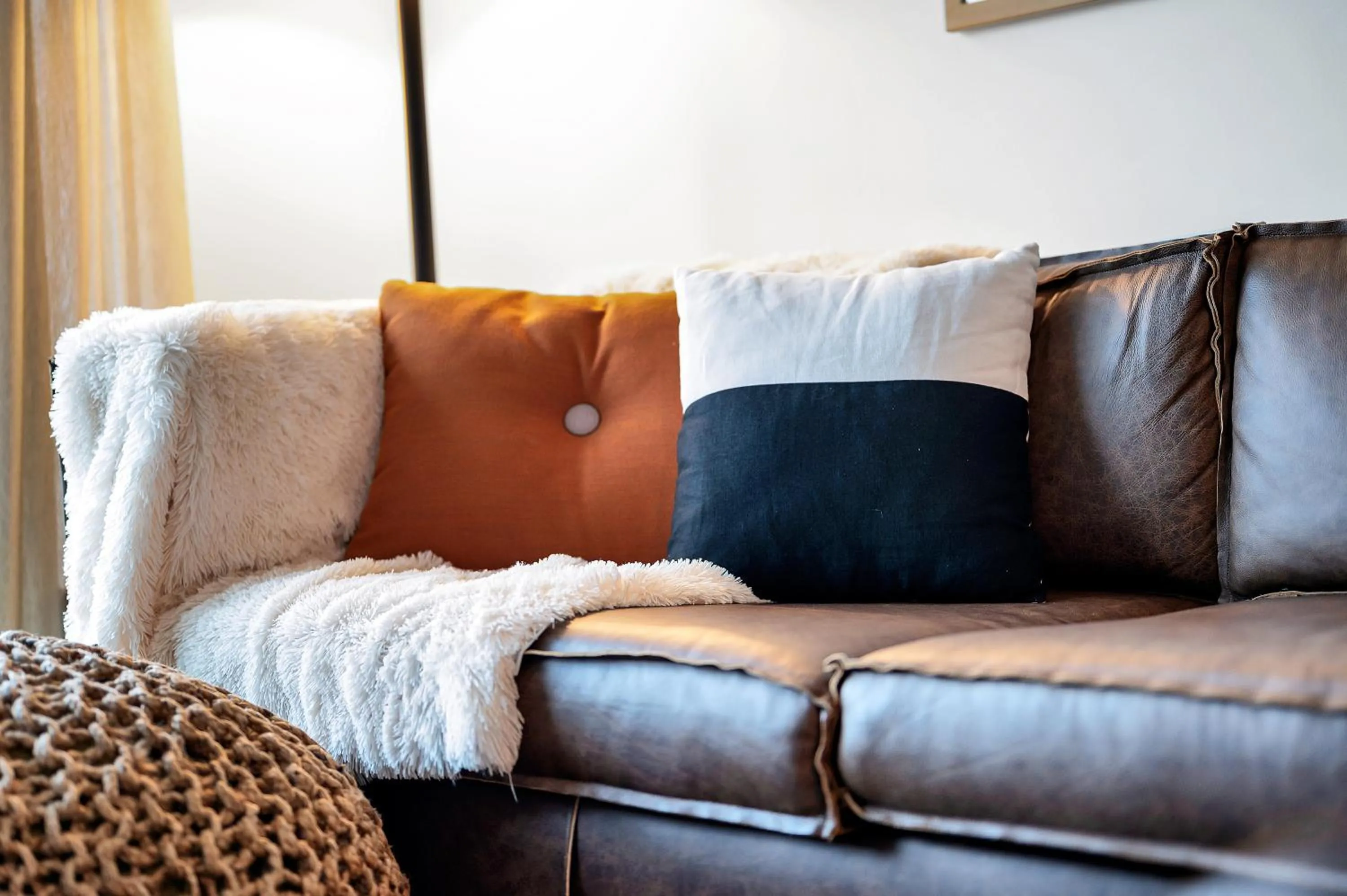 Upscale Rainey St Condo Homes - Peloton, gym, rooftop pool, wifi included