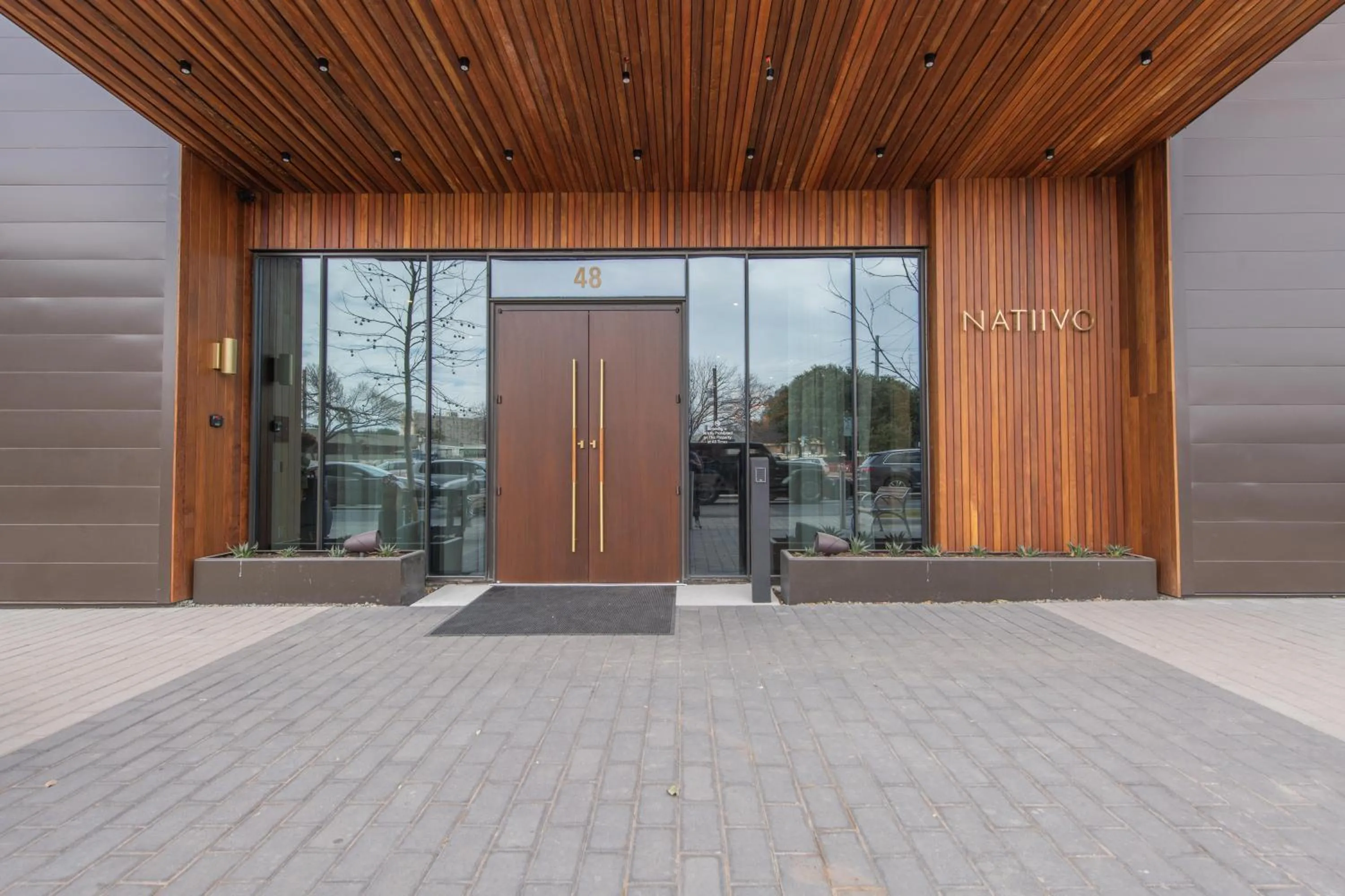 Upscale Rainey St Condo Homes - Peloton, gym, rooftop pool, wifi included