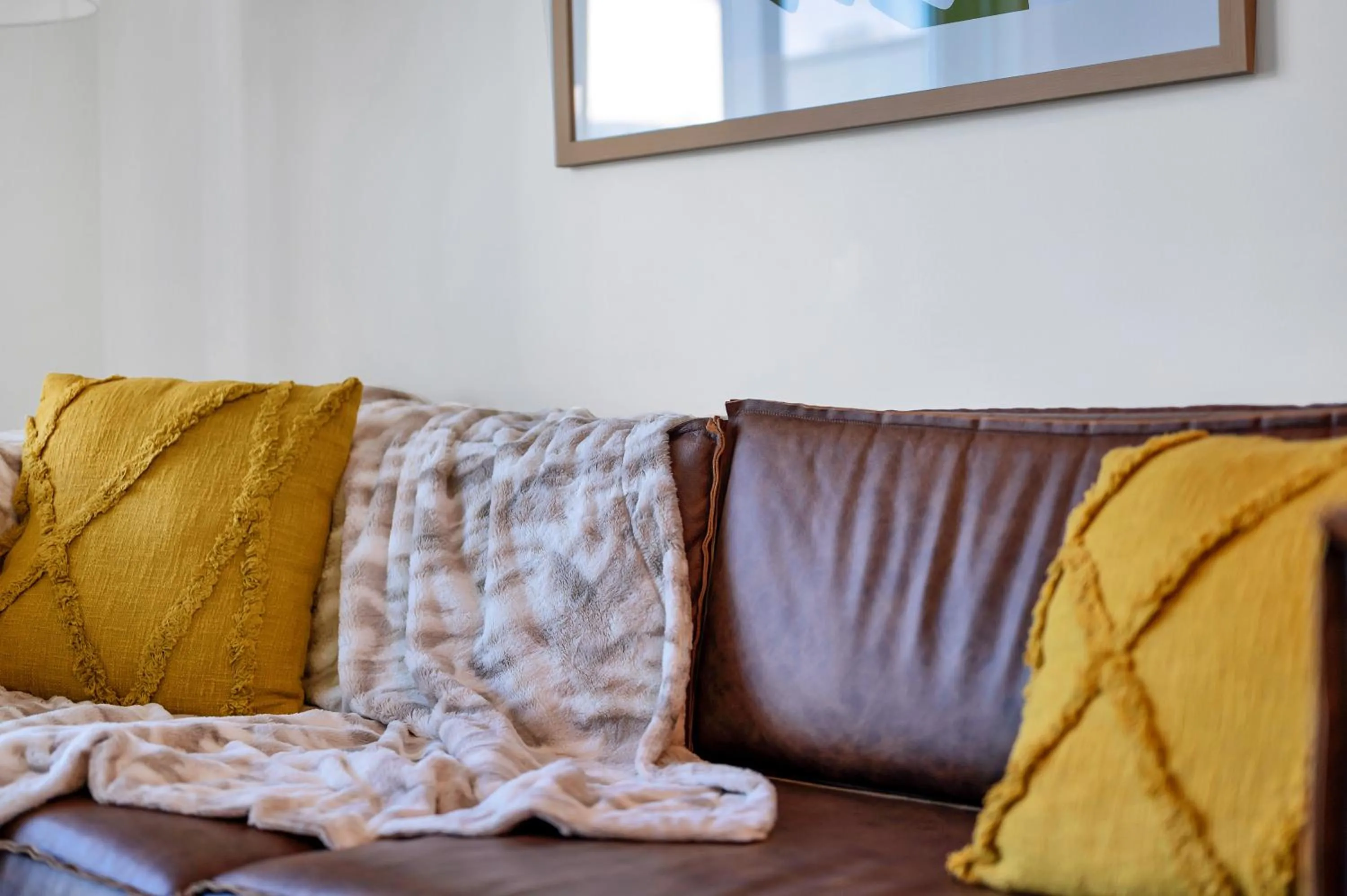 Upscale Rainey St Condo Homes - Peloton, gym, rooftop pool, wifi included