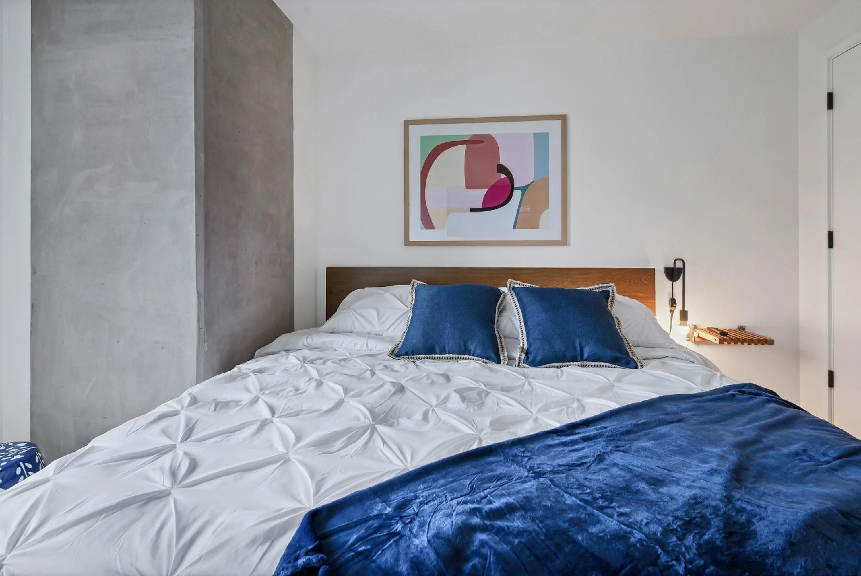 Bed in Upscale Rainey St Condo Homes - Peloton, gym, rooftop pool, wifi included