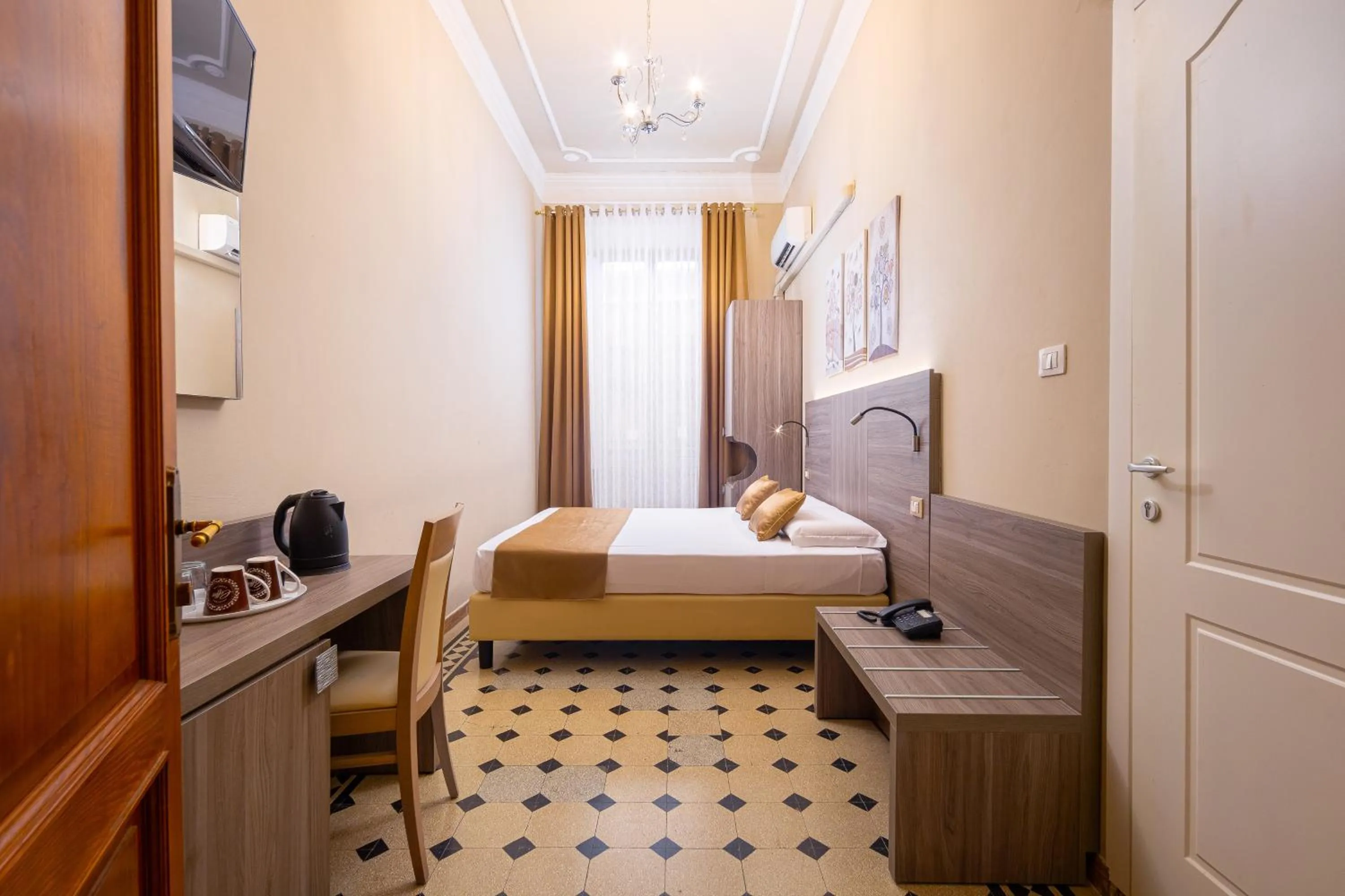 Bedroom, Bed in Astrid Hotel