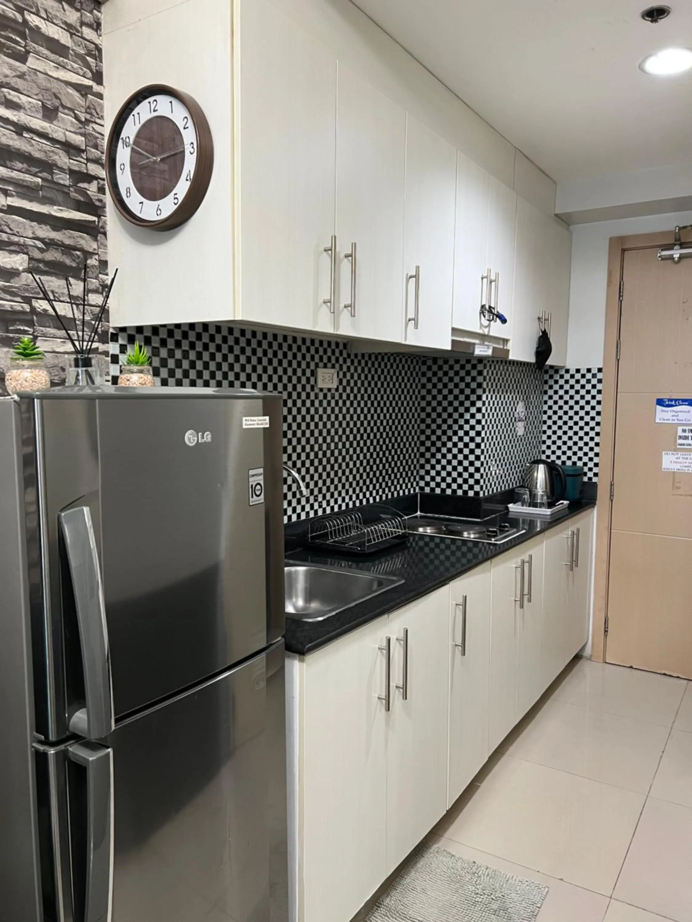 Sea Residences Mall of Asia by Jermel