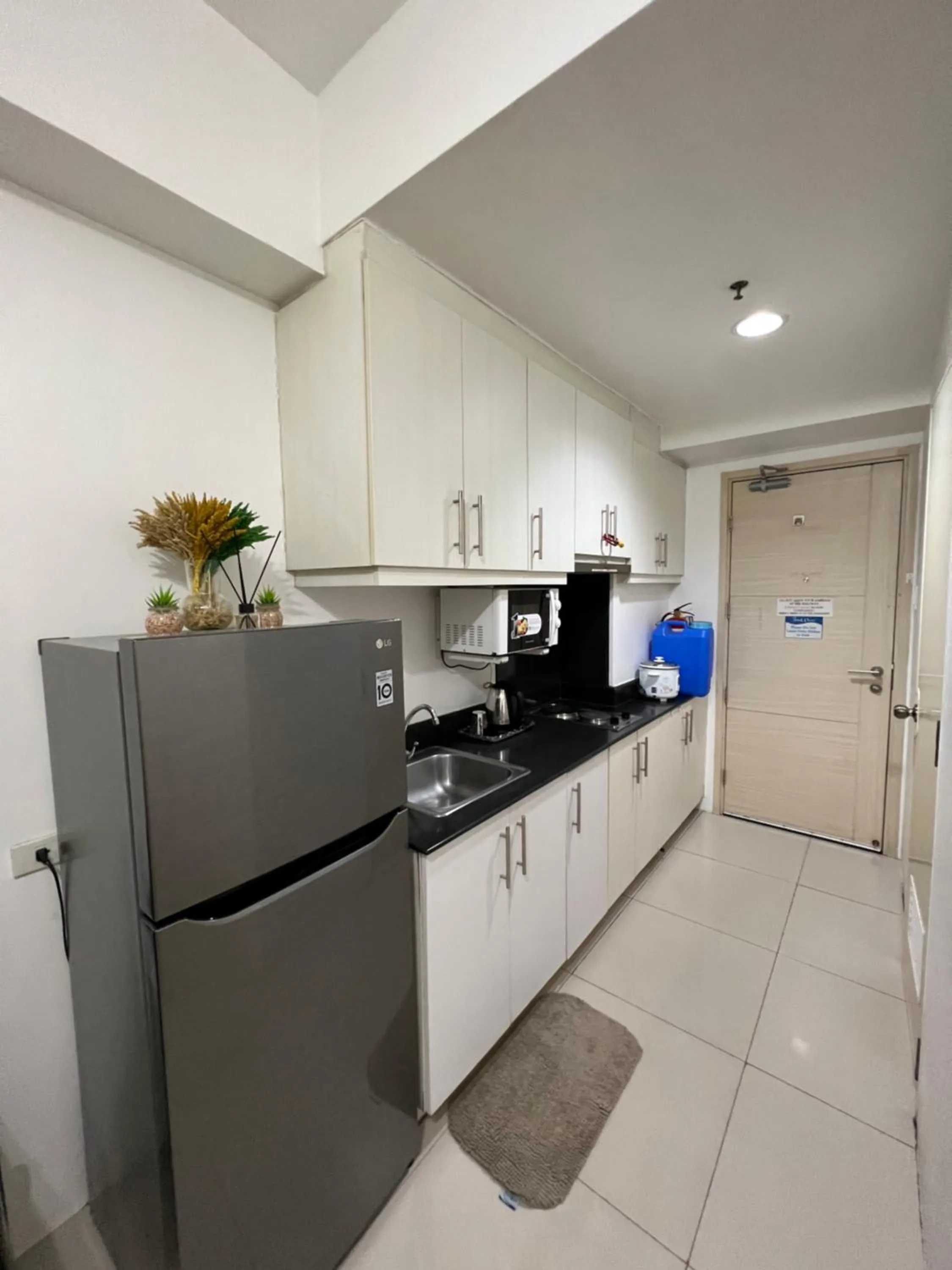 Sea Residences Mall of Asia by Jermel