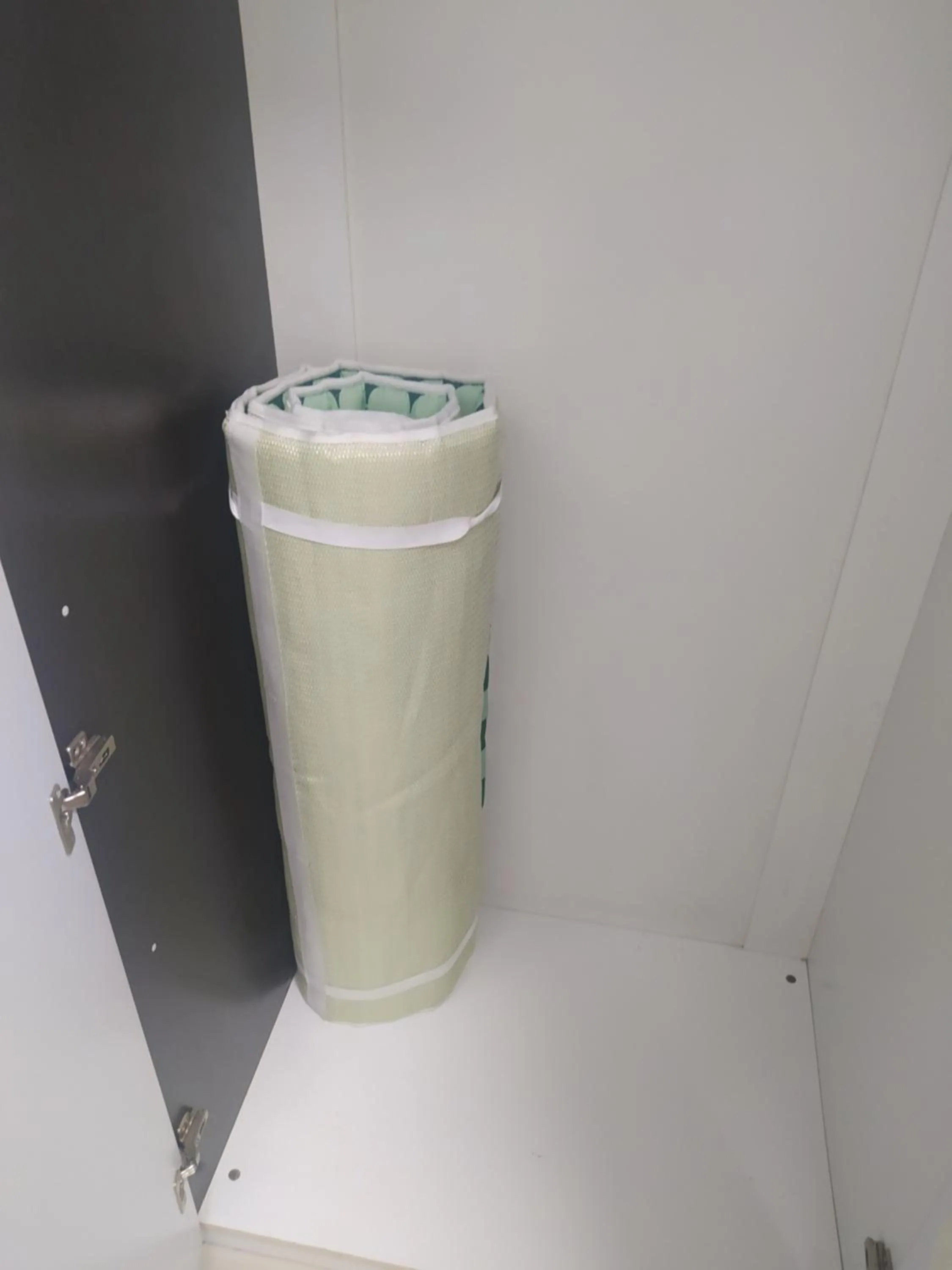 Bed in Sea Residences Mall of Asia by Jermel