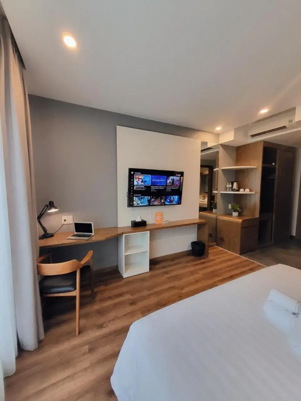 TV and multimedia, Bed in Thao Trang Laluxe Hotel Phu My Hung TV and multimedia, Bed in Thao Trang Laluxe Hotel Phu My Hung