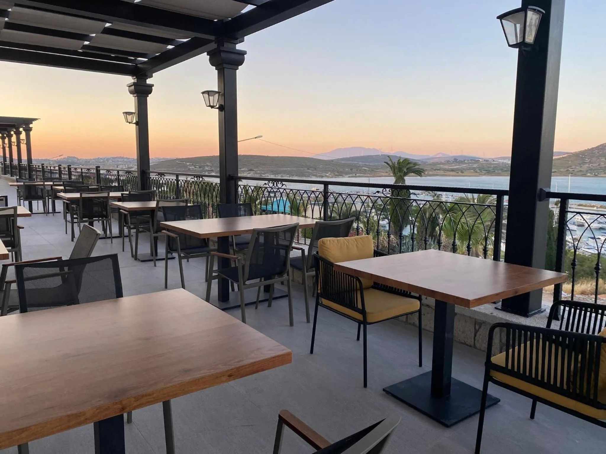 Restaurant/places to eat in Soliport Hotel & SPA