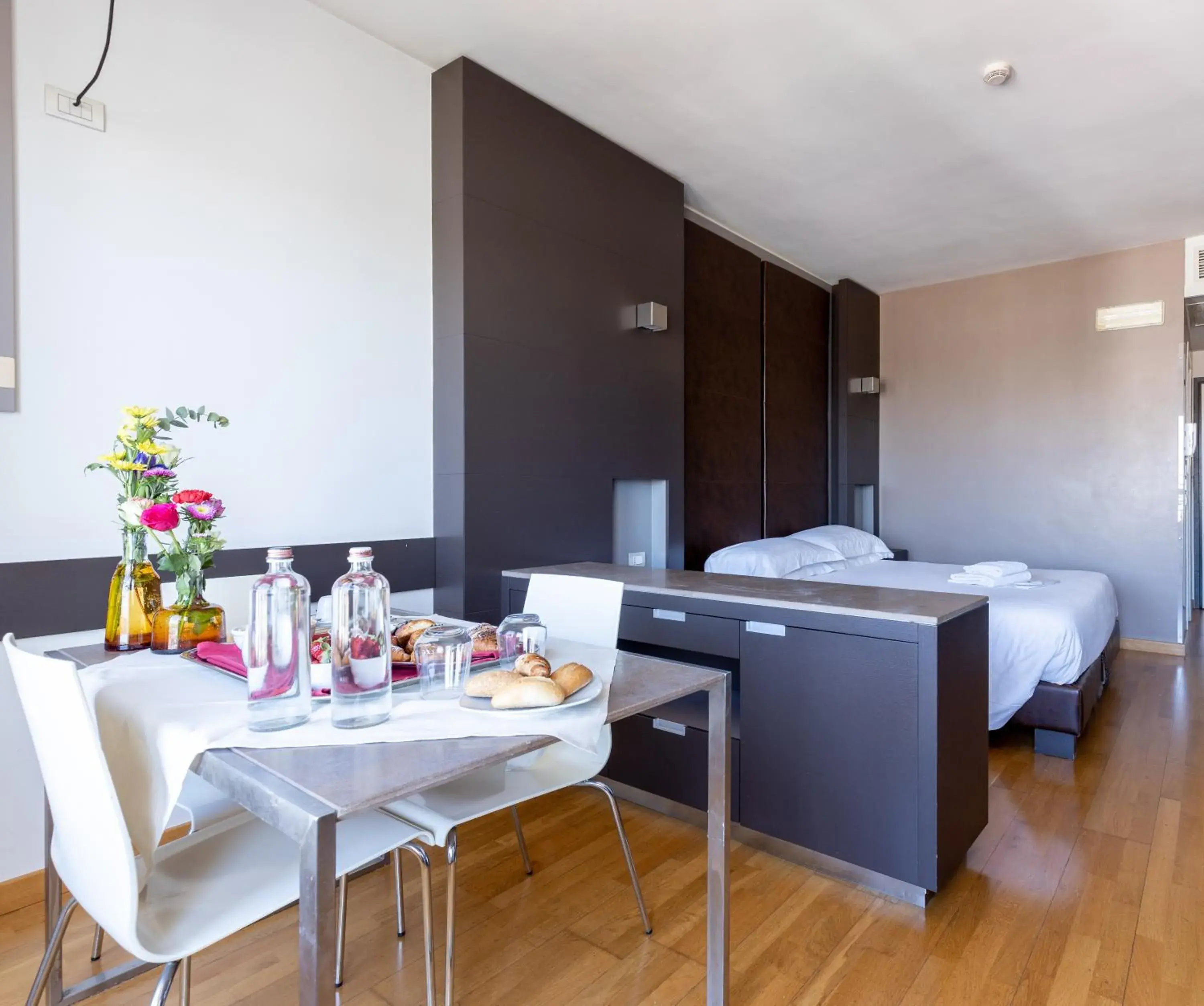 Dining area, Bed in Wall Art Hotel & Residence Dining area, Bed in Wall Art Hotel & Residence