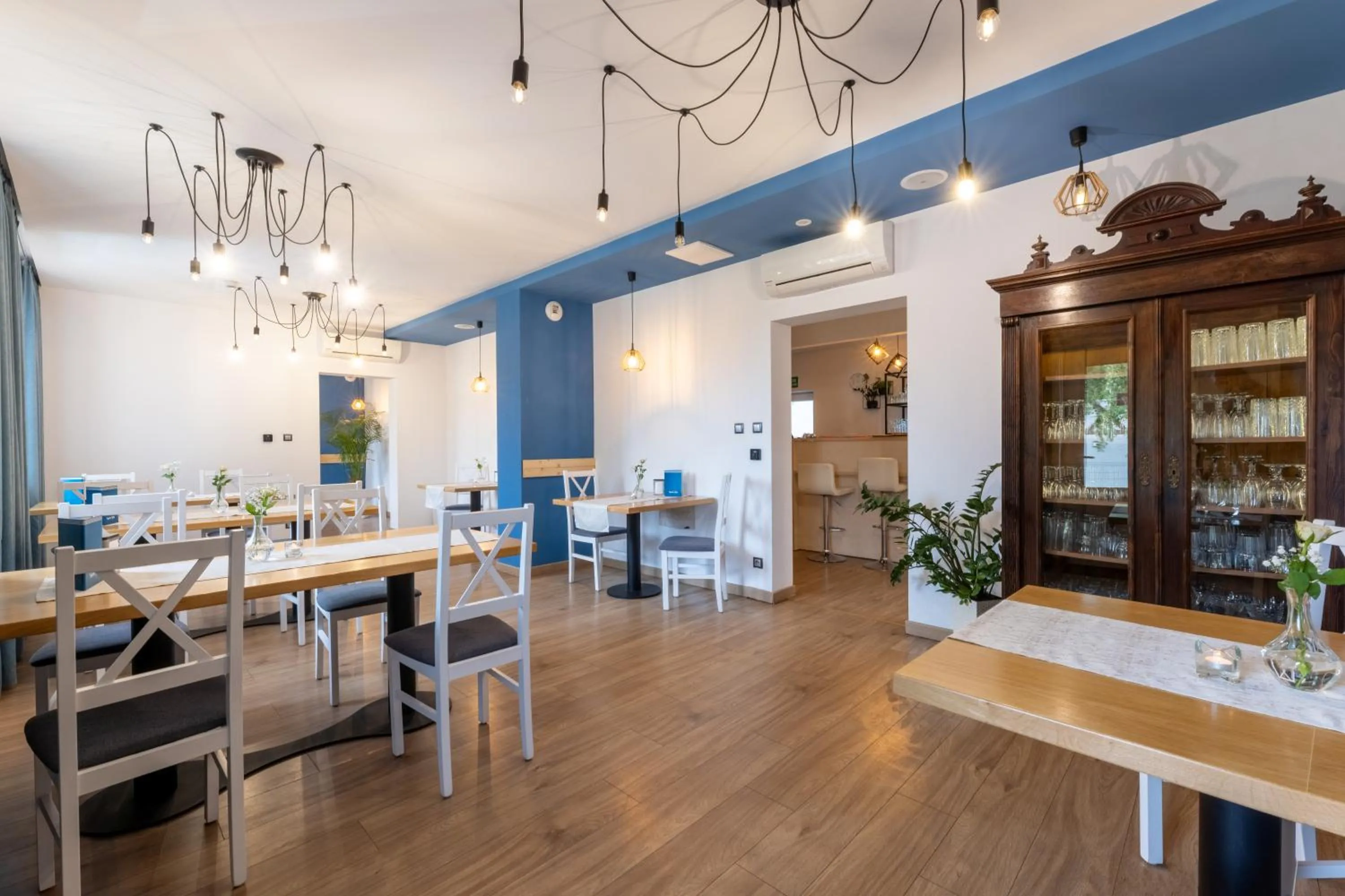 Restaurant/places to eat in Awilla Ustka