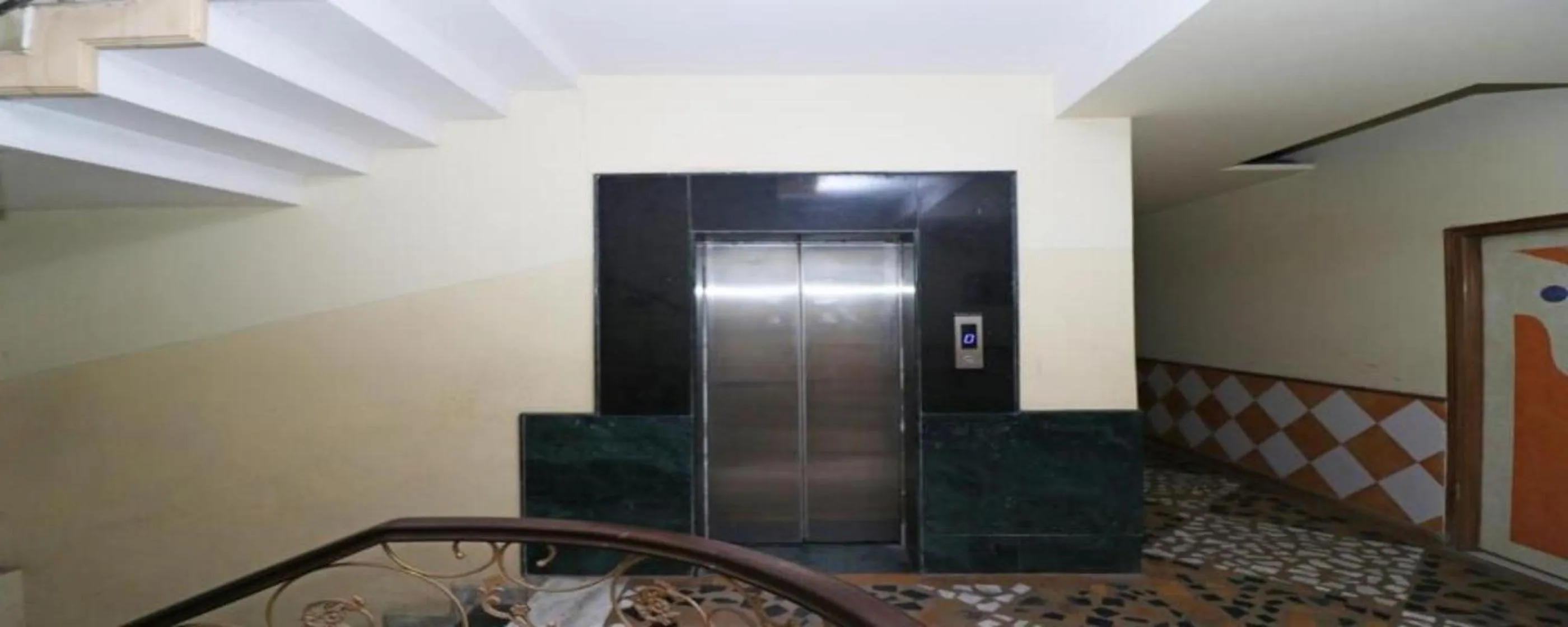 elevator in Hotel Europe Plaza
