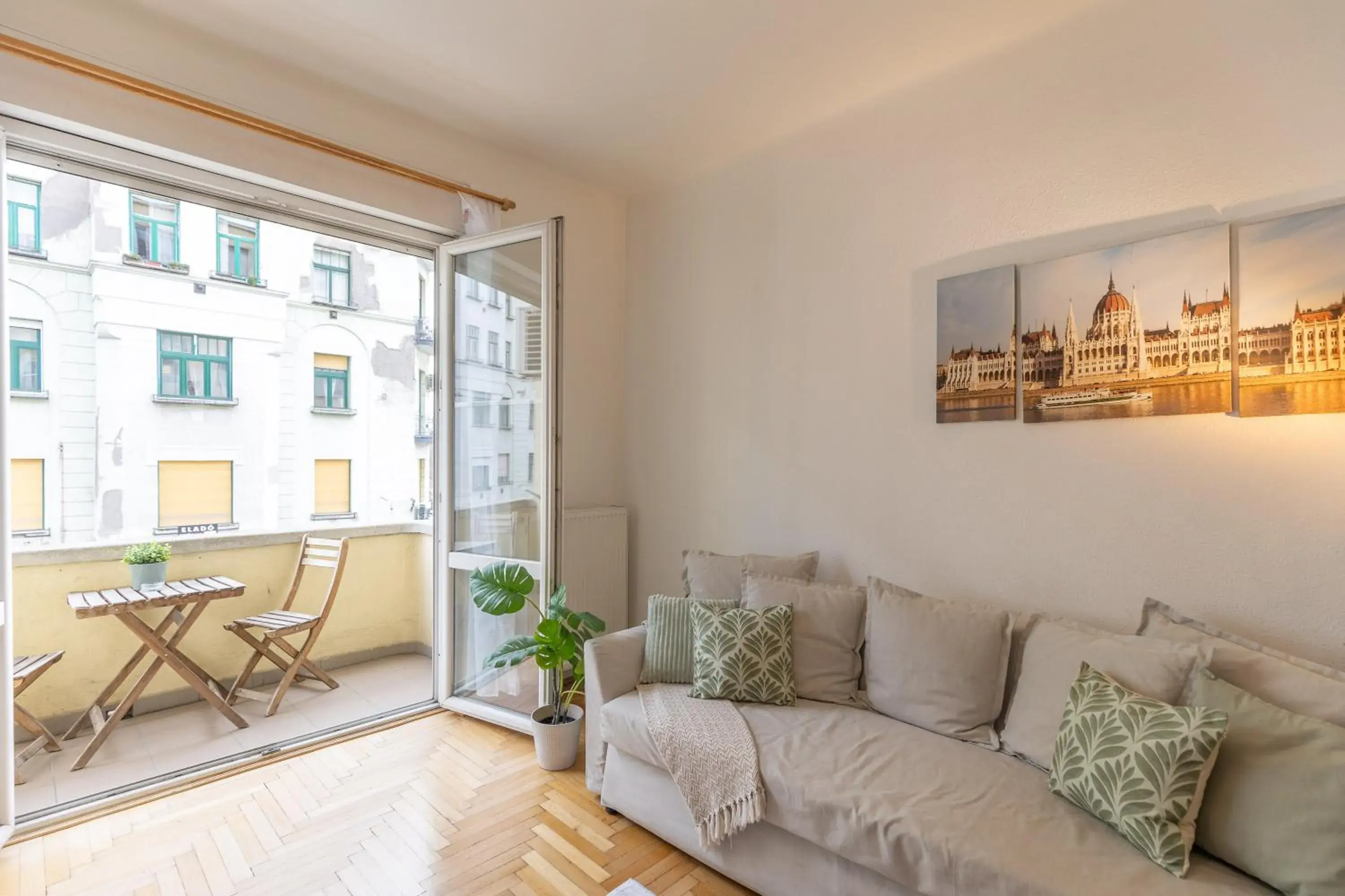 Riverside Balcony Apartment with view to Danube Riverside Balcony Apartment with view to Danube