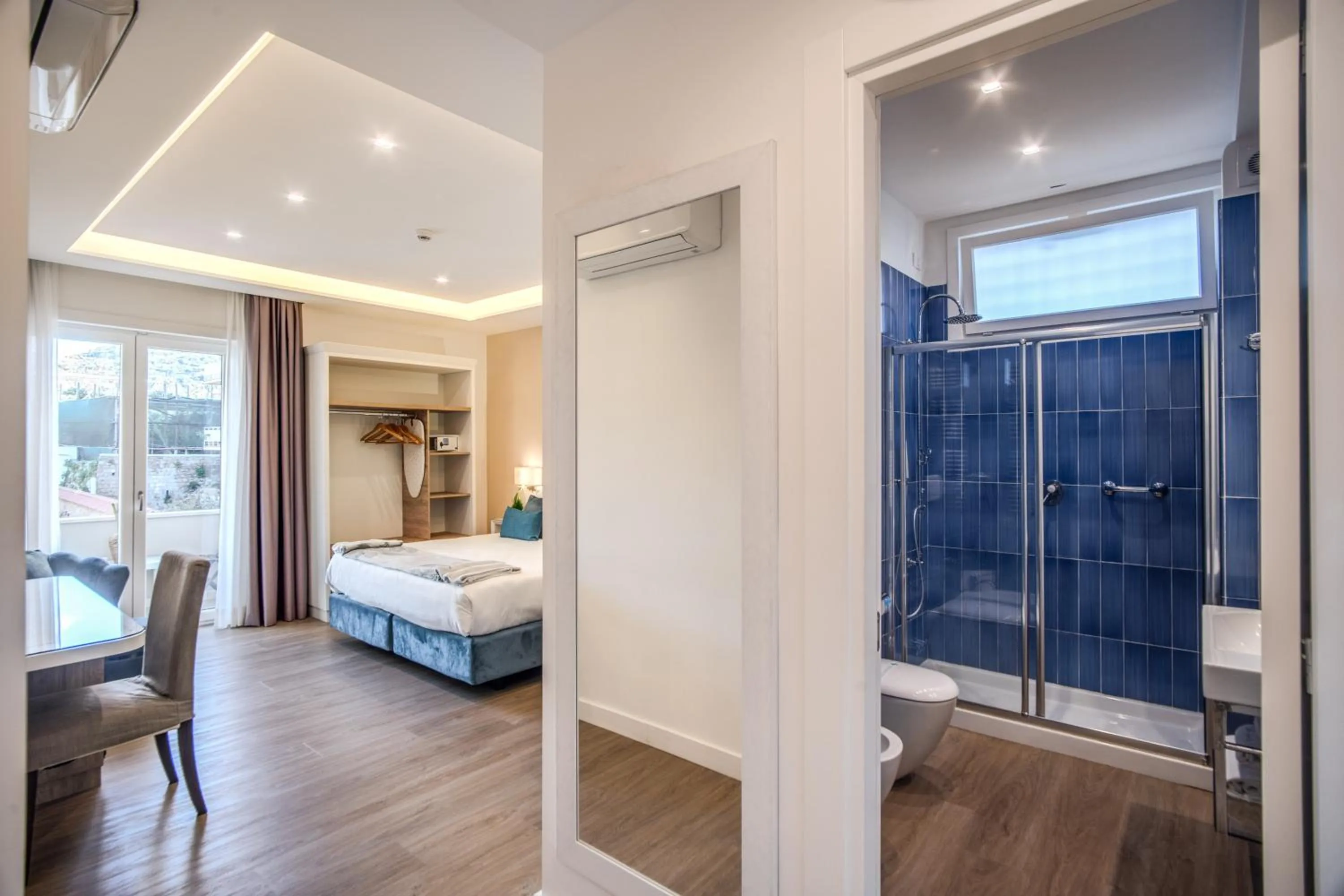 Photo of the whole room, Bed in Hotel Sorrento City