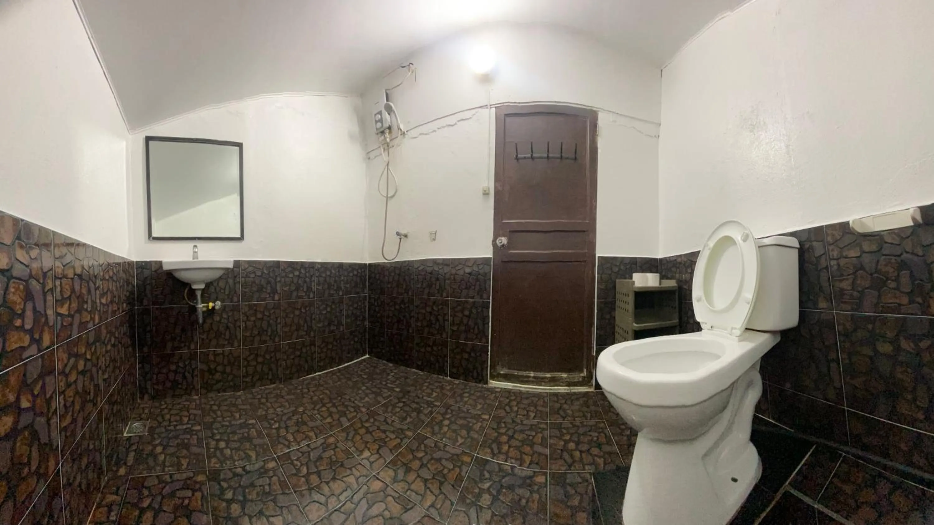 Shower in A&C Aquino Guesthouse