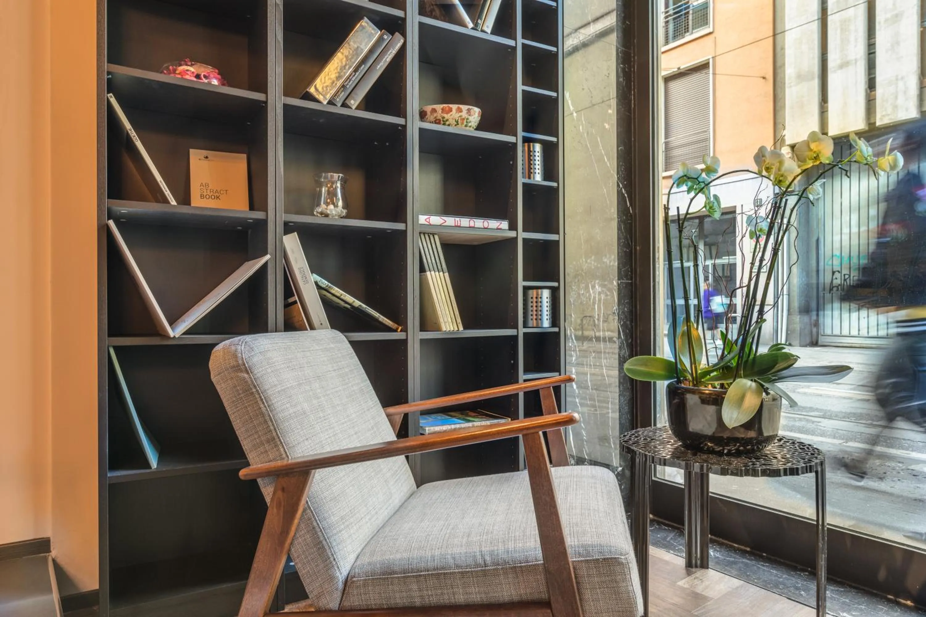 Library in Hotel Roxy