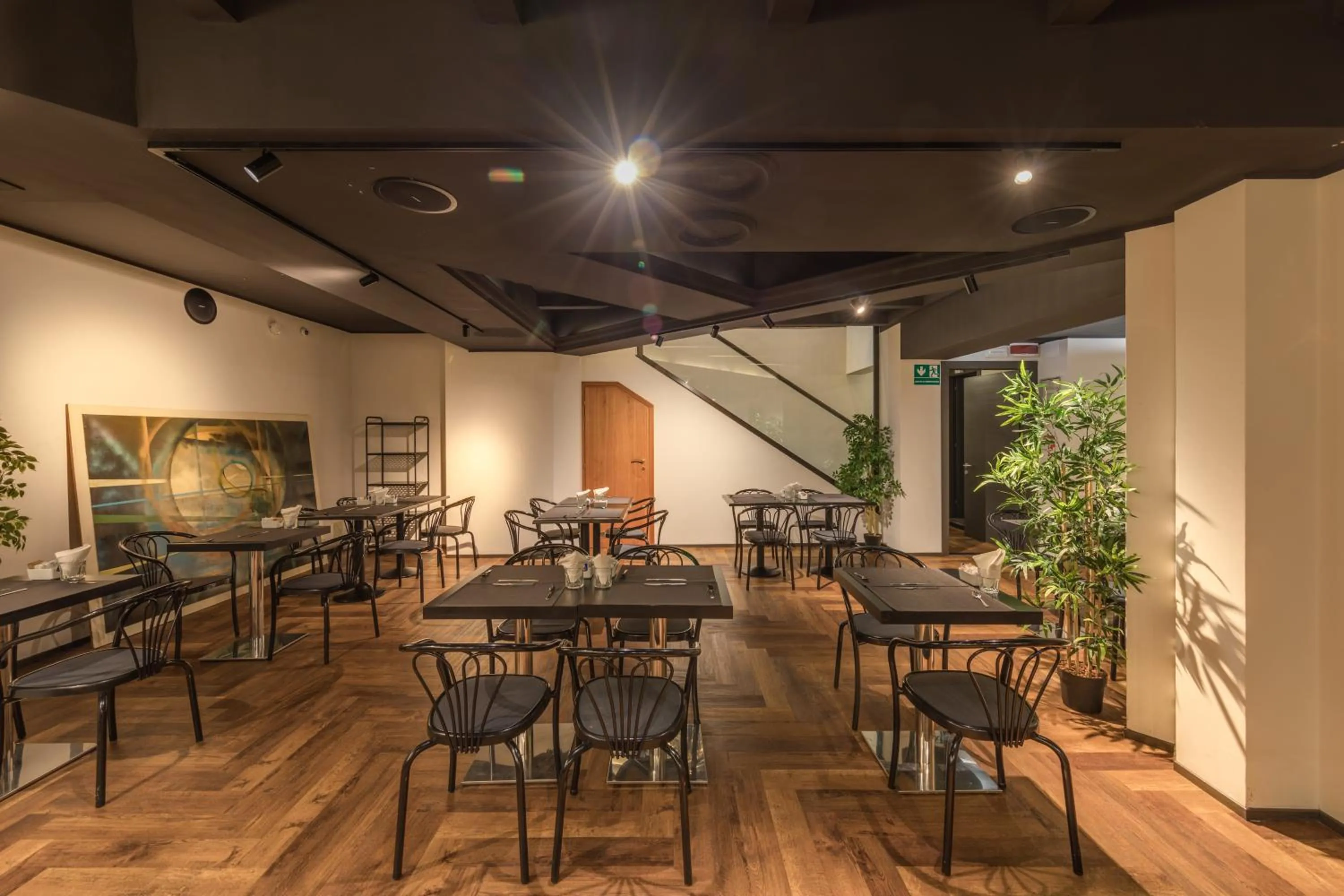 Restaurant/places to eat in Hotel Roxy