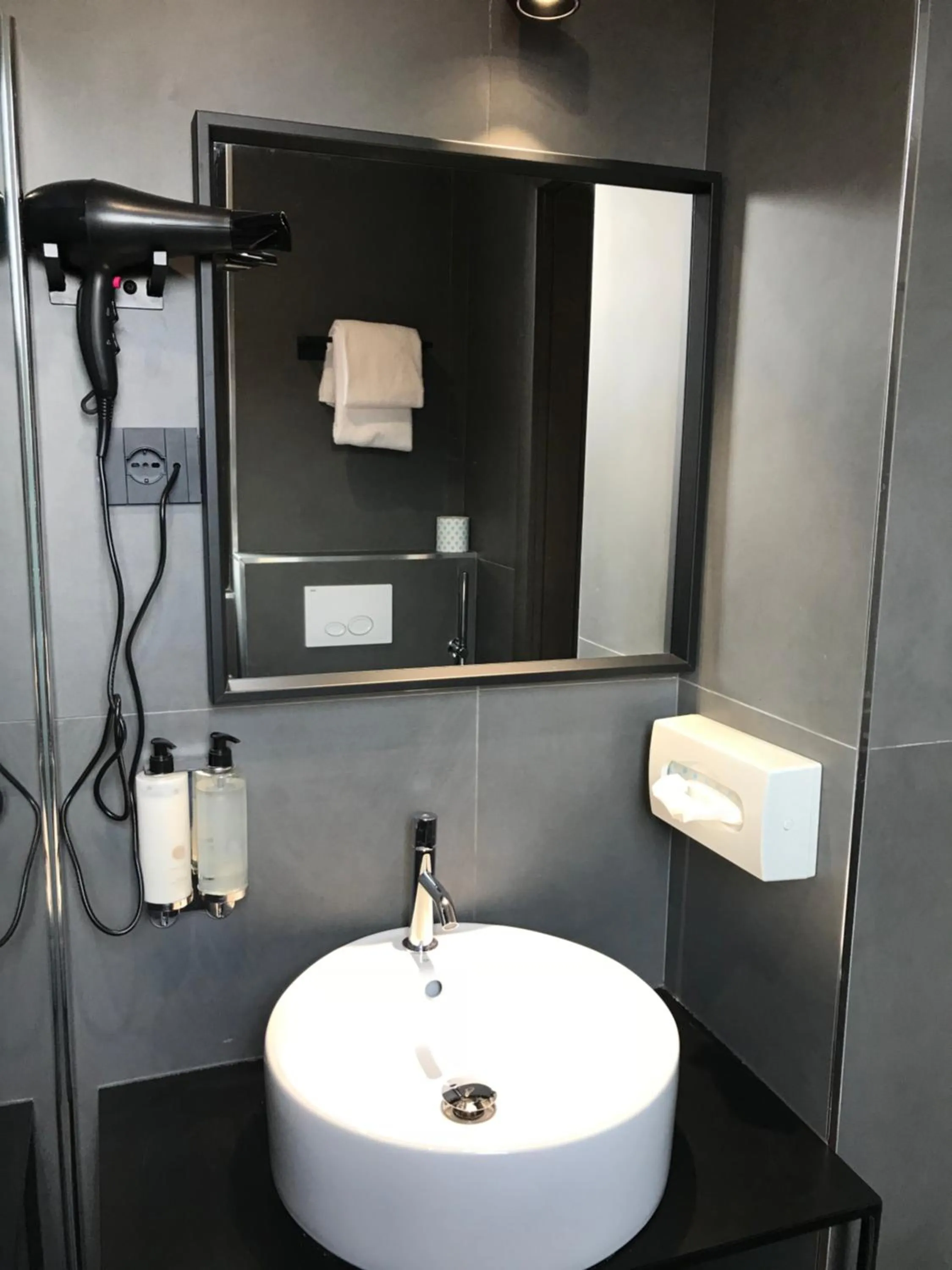 Bathroom in Hotel Roxy