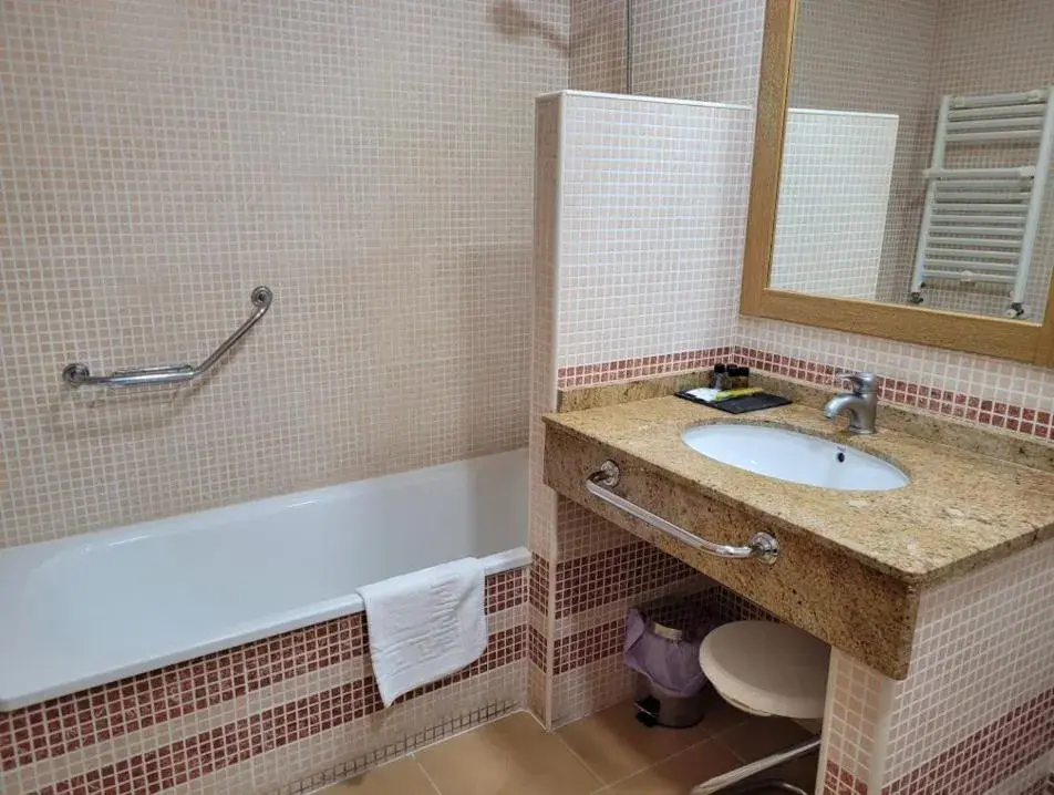 Triple Room in Hospedium Hotel Doña Mafalda de Castilla Triple Room in Hospedium Hotel Doña Mafalda de Castilla