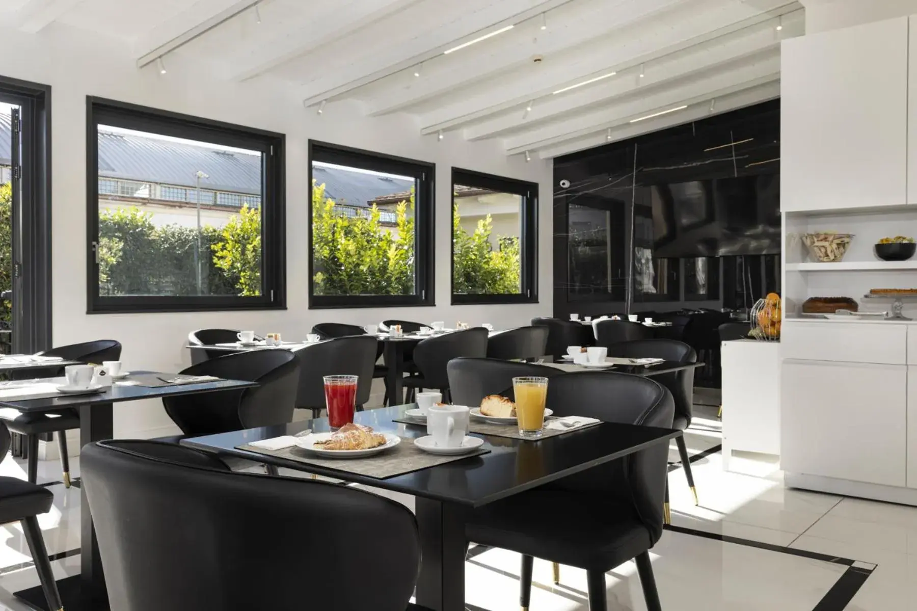 Restaurant/places to eat in Eurogarden Hotel Restaurant/places to eat in Eurogarden Hotel