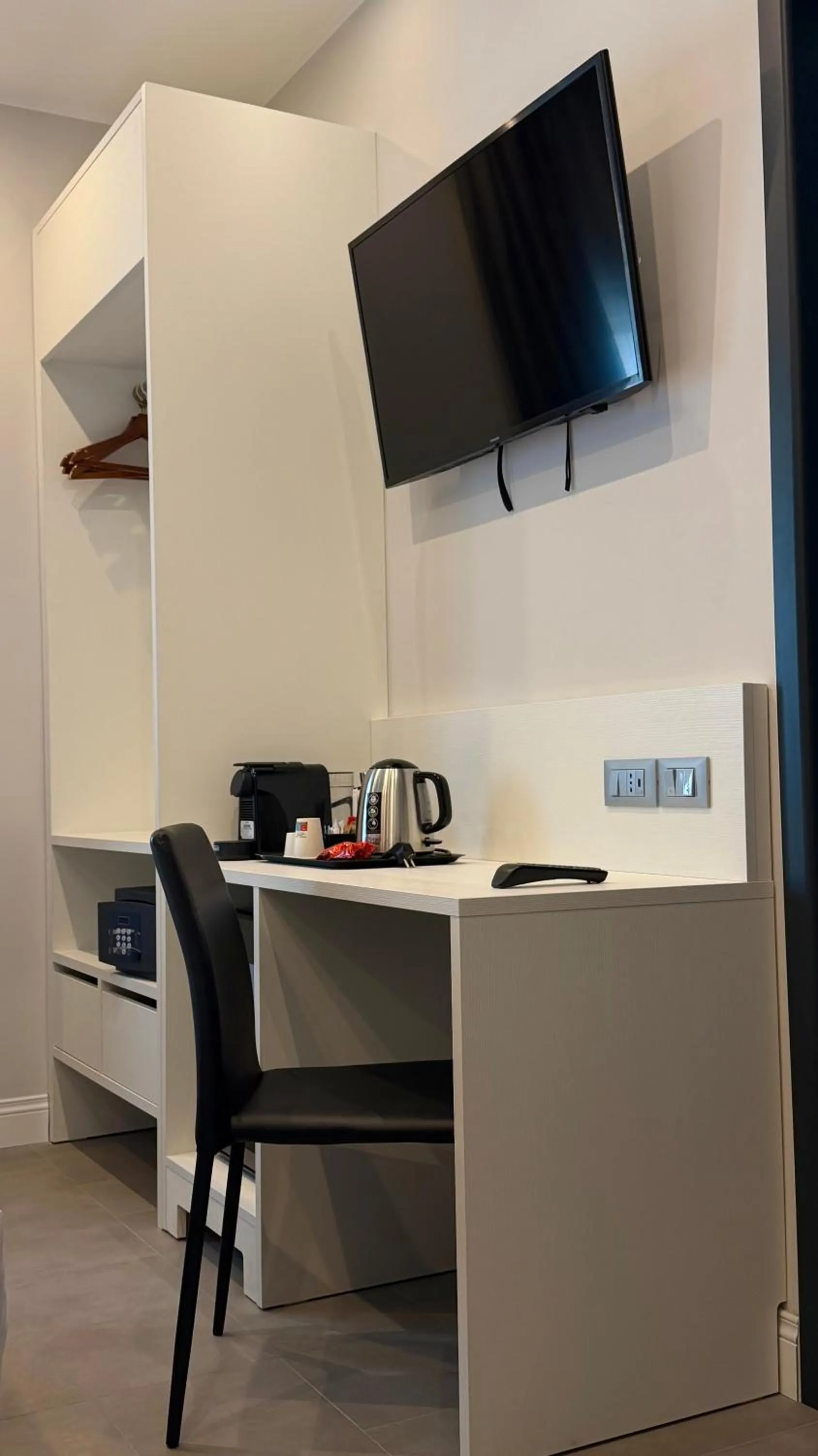 TV and multimedia in Eurogarden Hotel