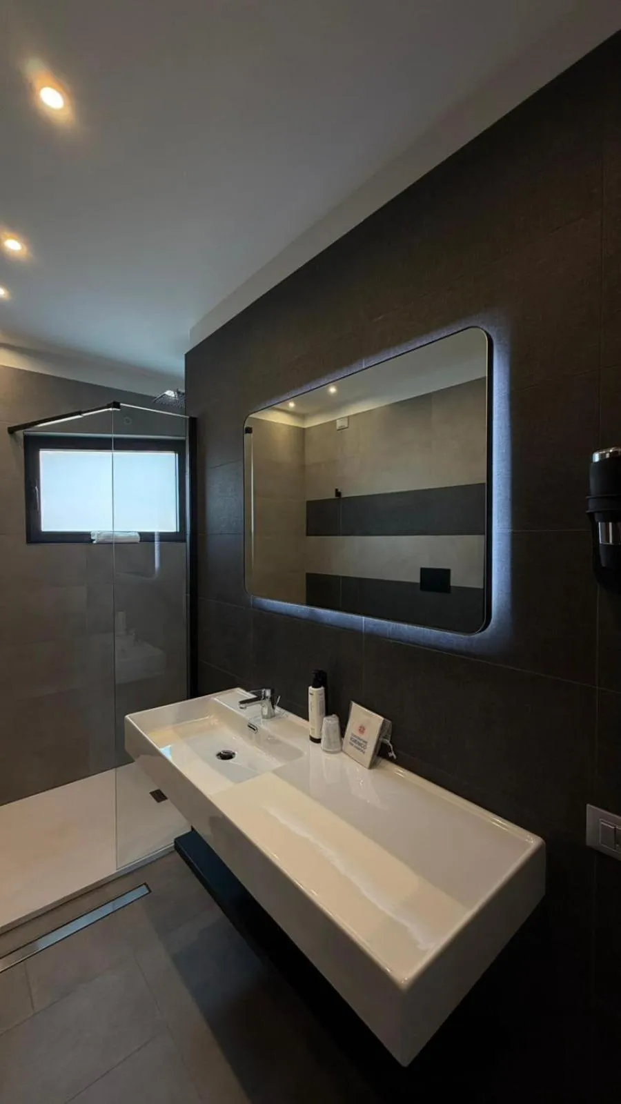 Bathroom in Eurogarden Hotel