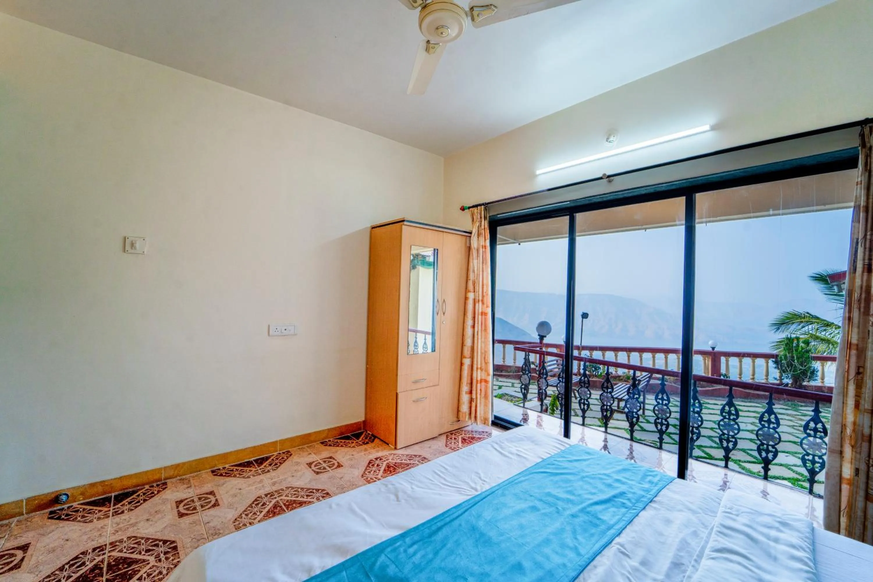Bedroom, Bed in Sharayu Holidays Valley View
