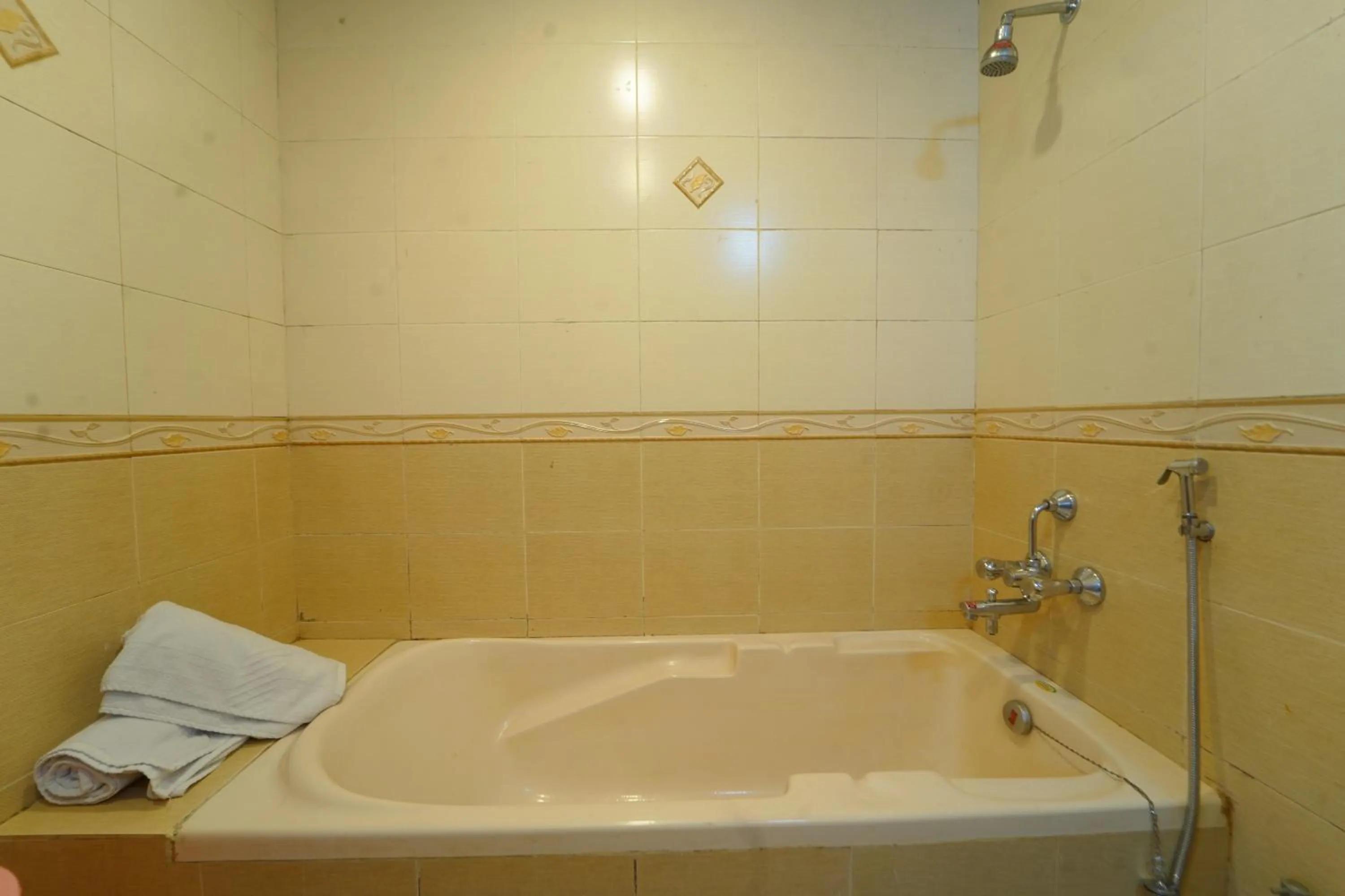 Bath in Sharayu Holidays Valley View