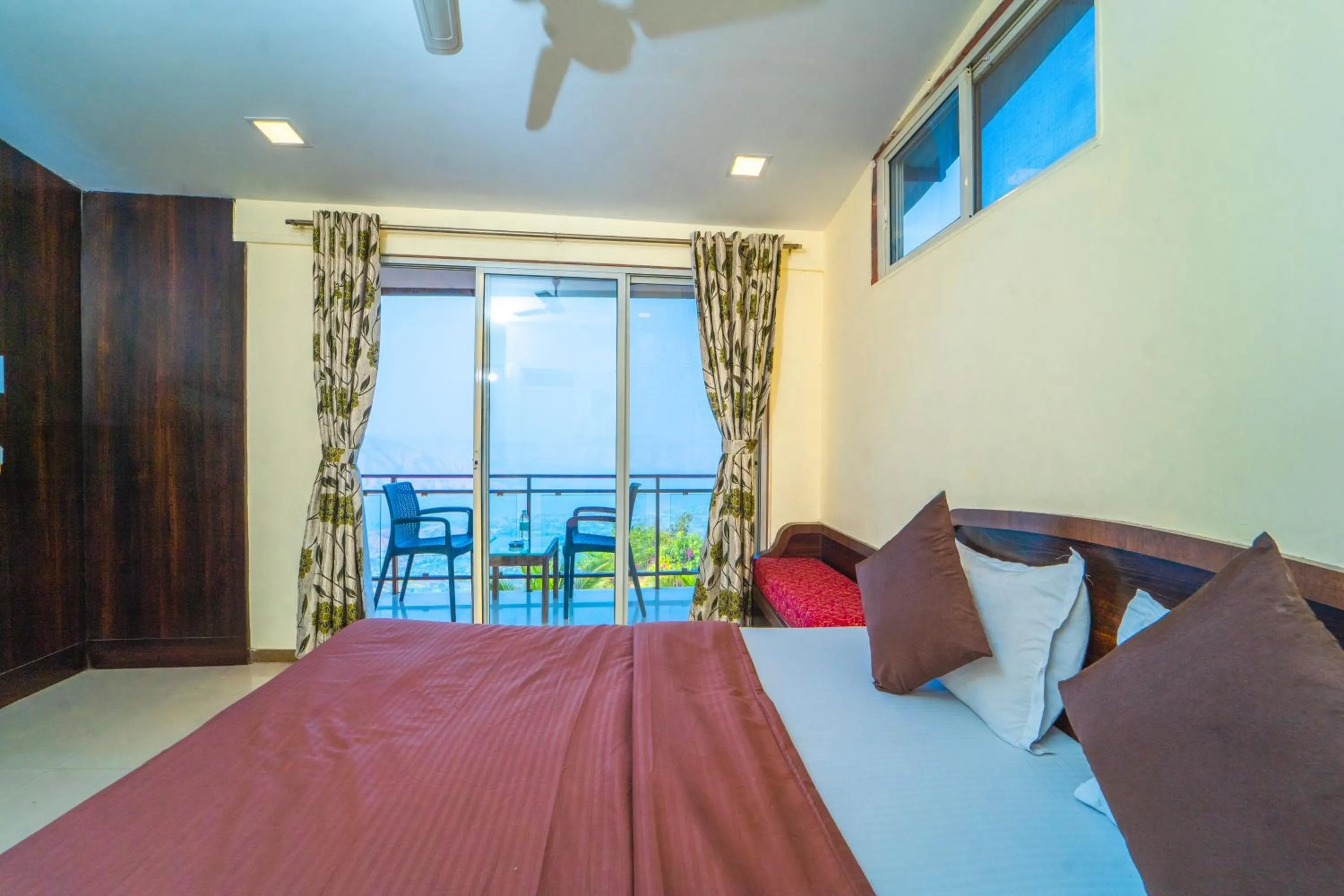 Bed in Sharayu Holidays Valley View