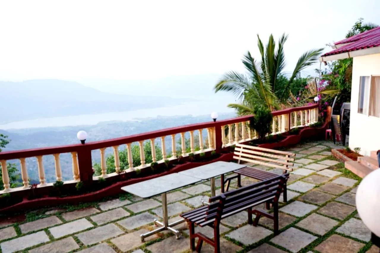 Balcony/Terrace in Sharayu Holidays Valley View