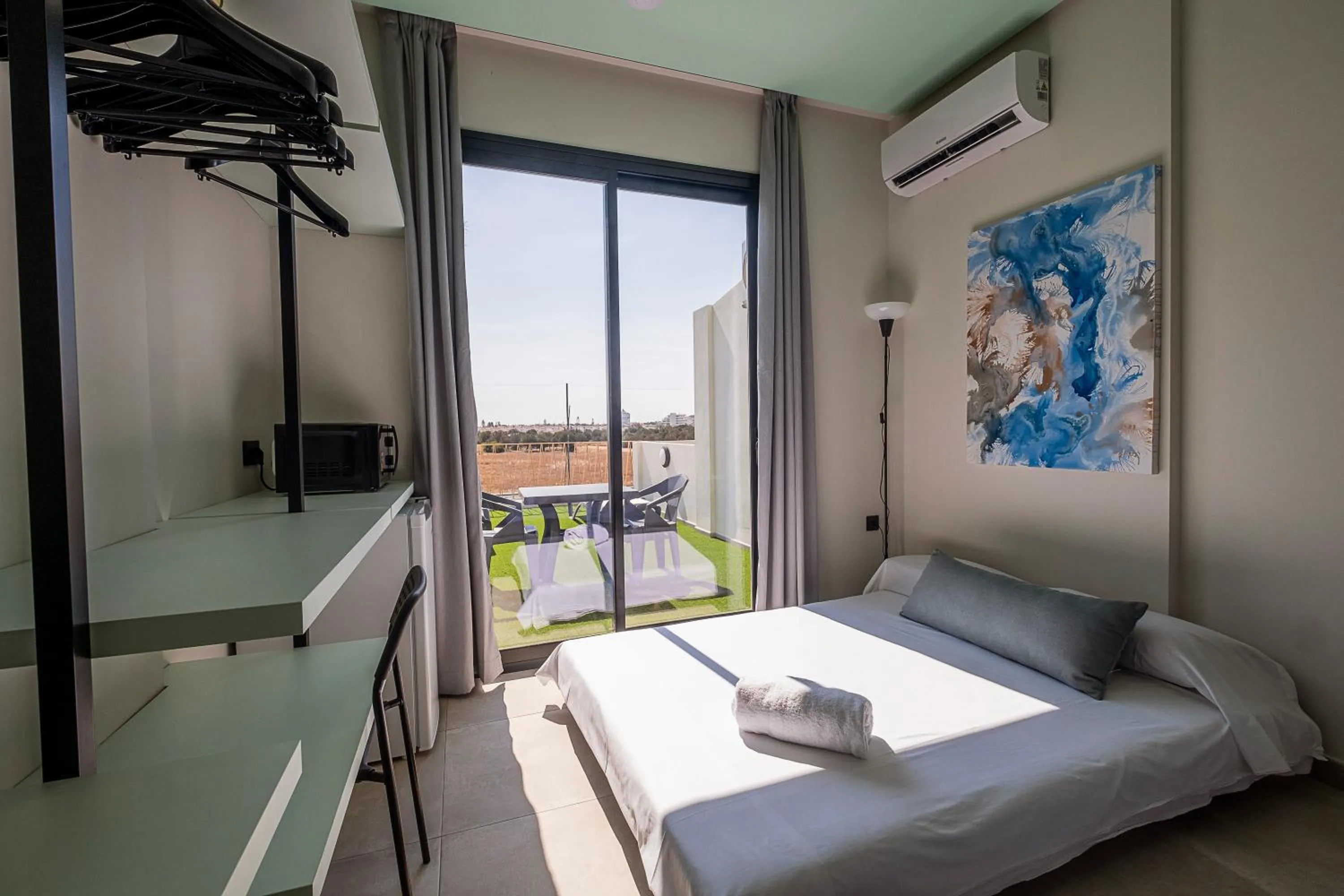 Balcony/Terrace, Bed in ON The Residence