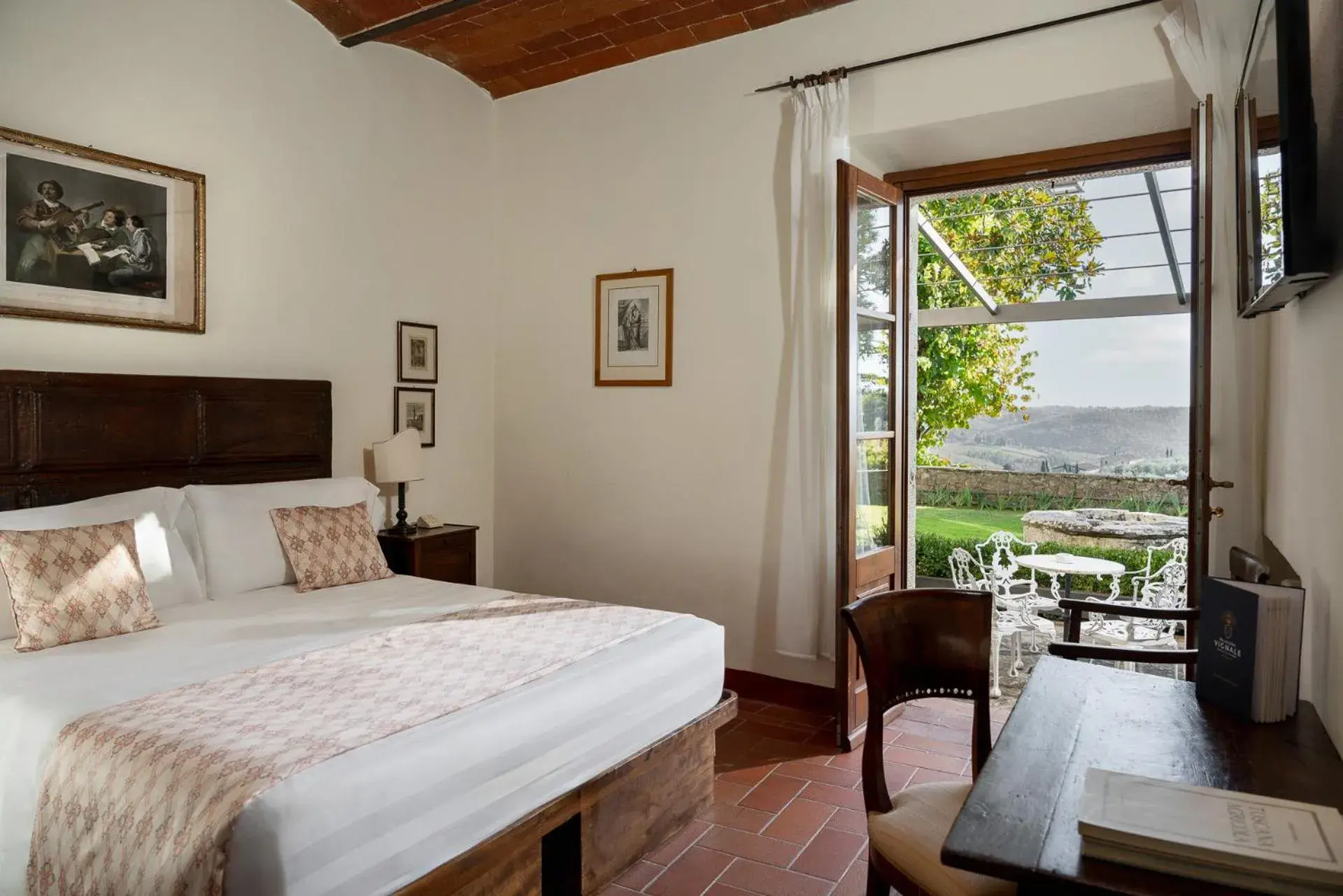 Deluxe Room with Private Garden in Relais Vignale & Spa Deluxe Room with Private Garden in Relais Vignale & Spa