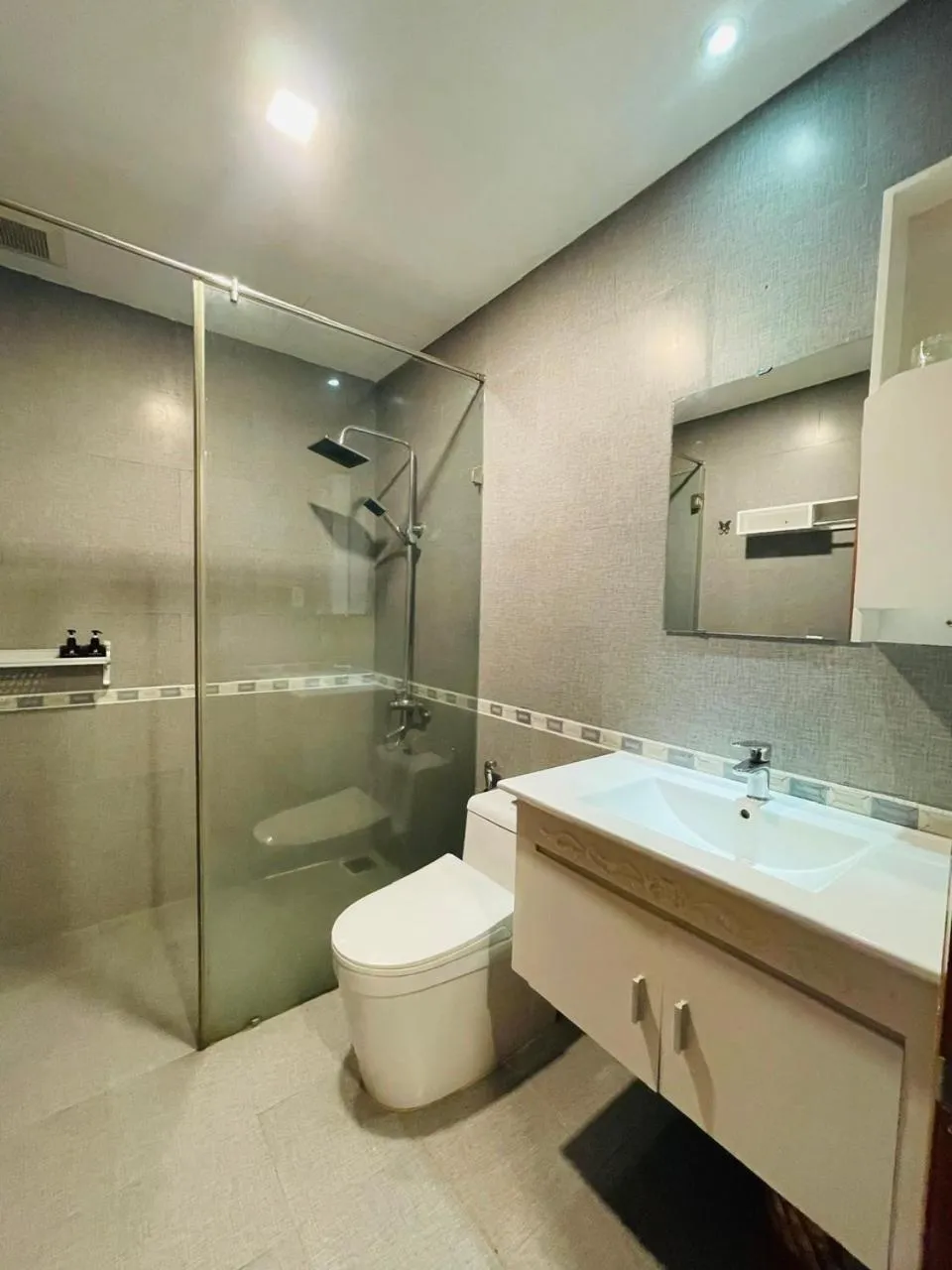 Shower in Zalo Sea Hotel by THG