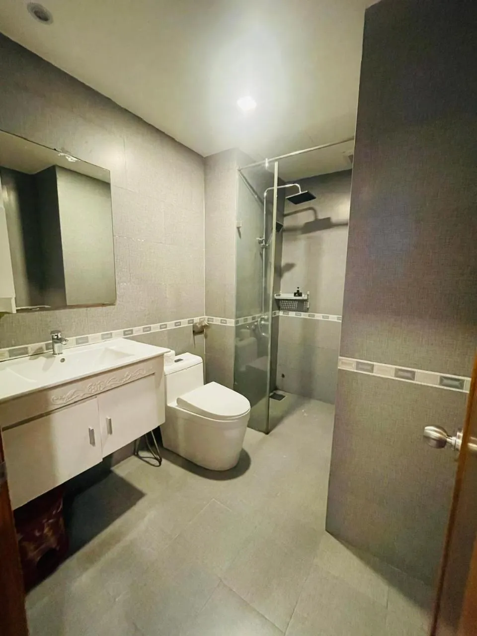 Shower in Zalo Sea Hotel by THG