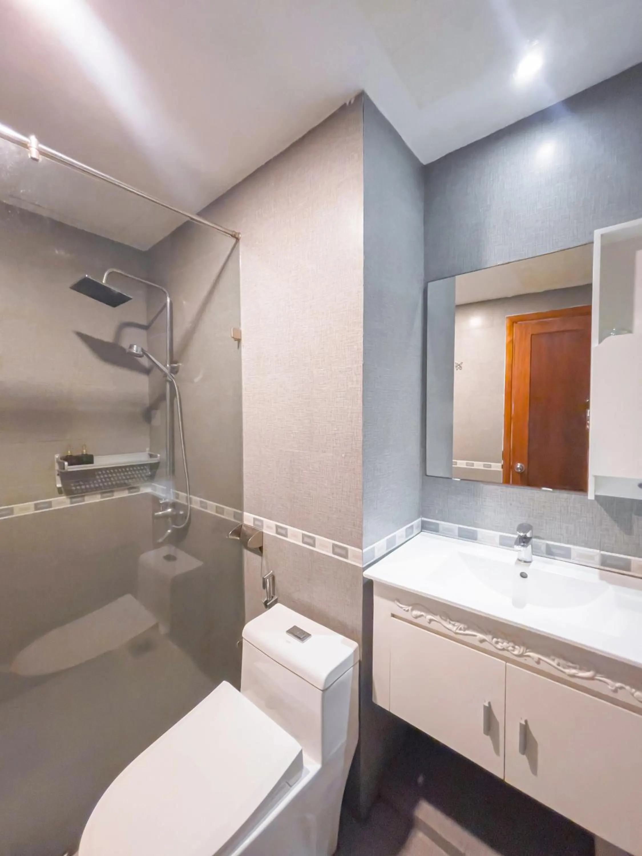 Shower in Zalo Sea Hotel by THG