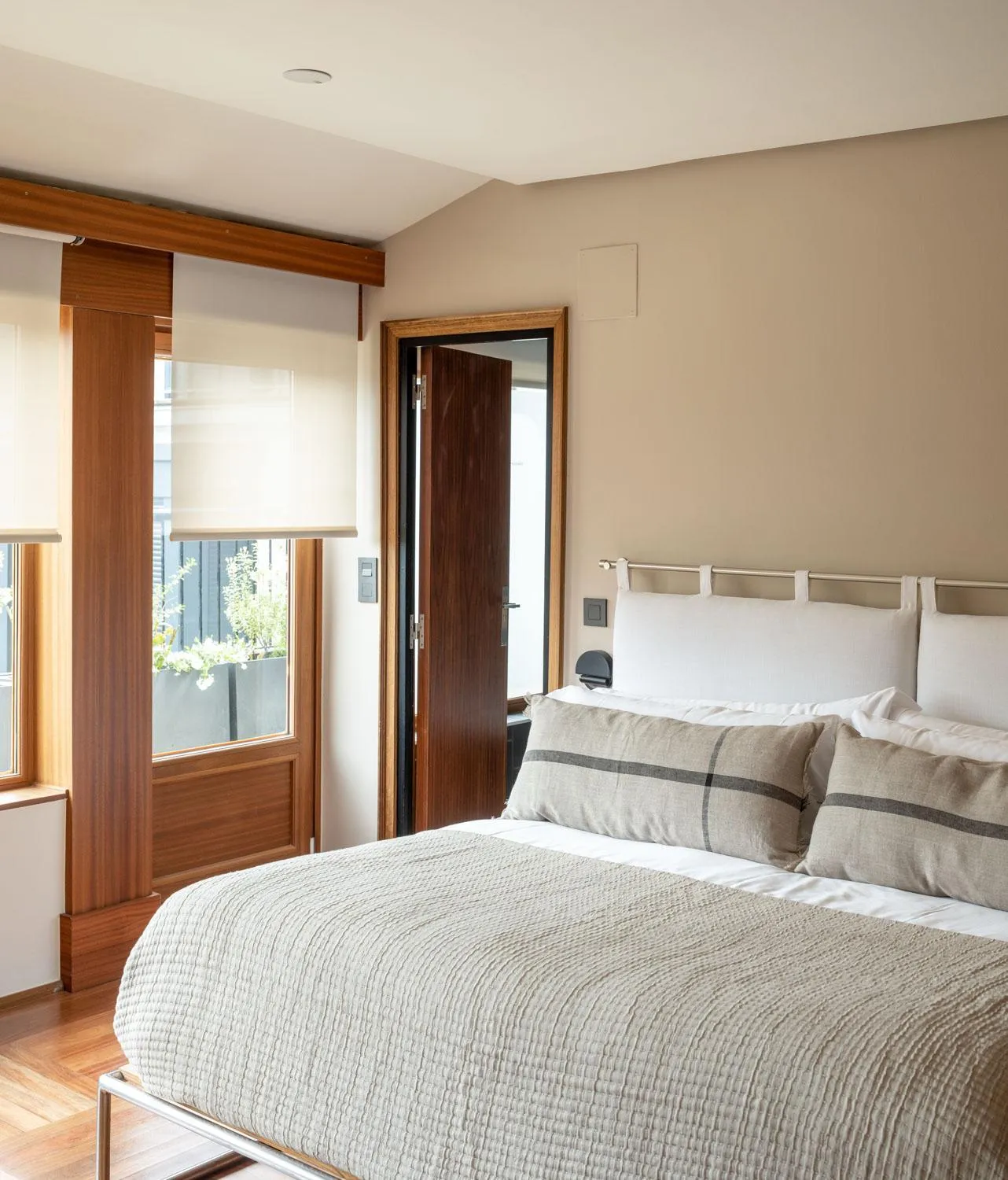 Bedroom, Bed in The Passage Apartments