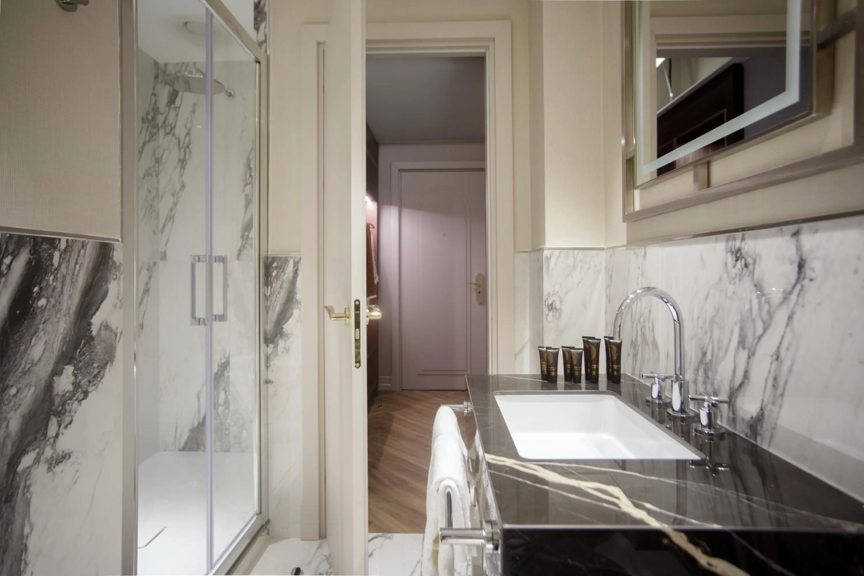 Bathroom in Aria Palace by OMNIA hotels