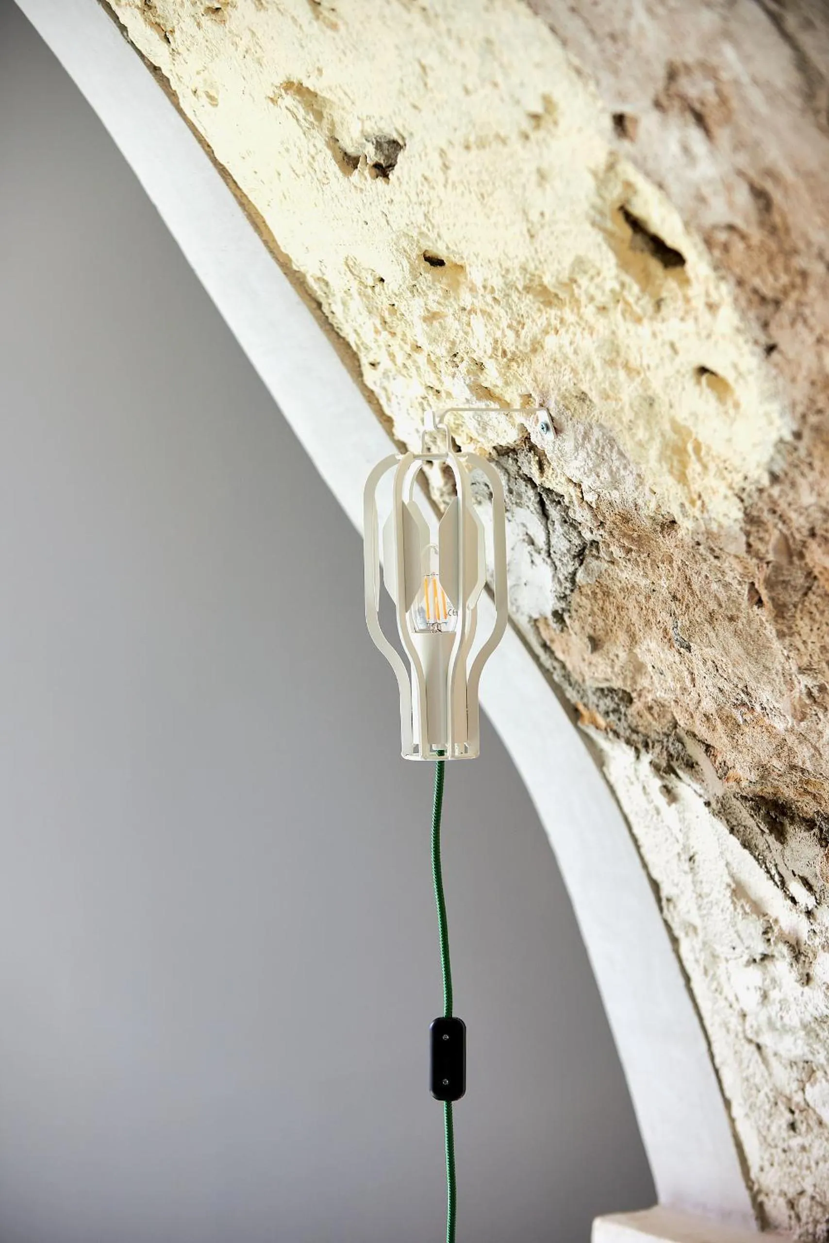 Decorative detail in Domaine La Ferme HI bride