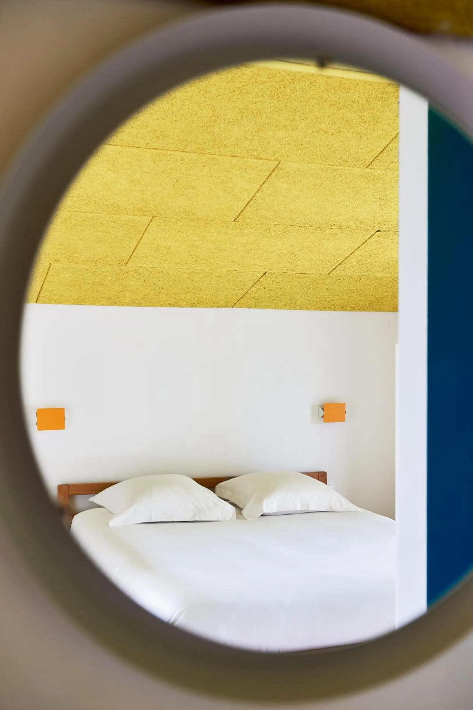 Decorative detail in Domaine La Ferme HI bride