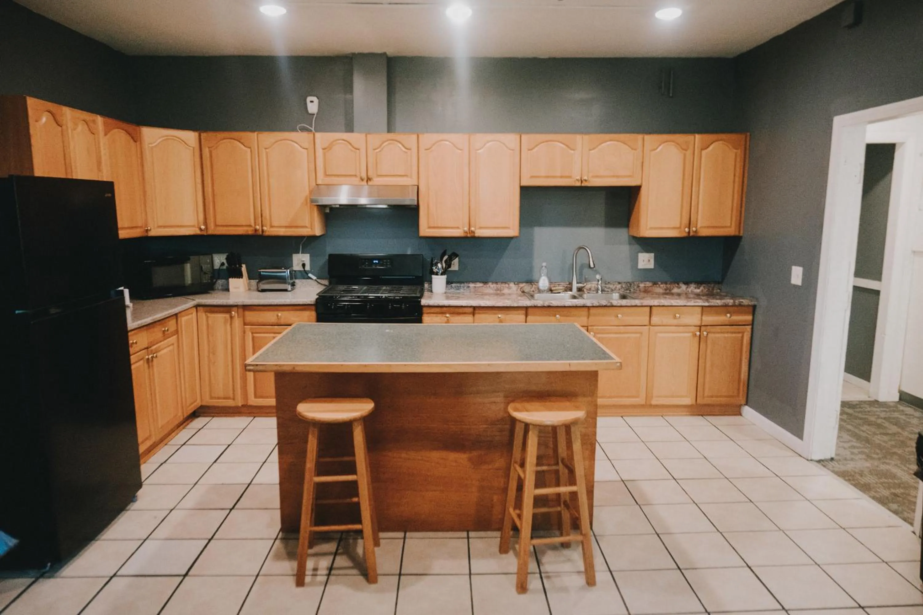 Kitchen or kitchenette in Queen City Inn