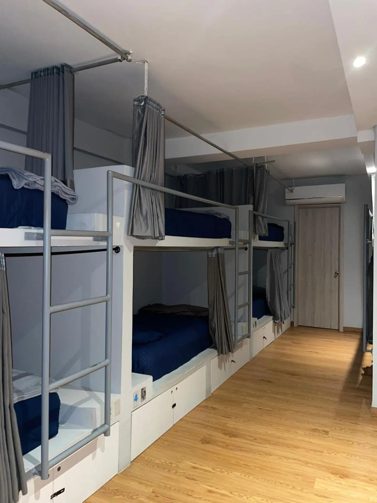 Bed in 6-Bed Female Dormitory Room in Dreamer Beach Club