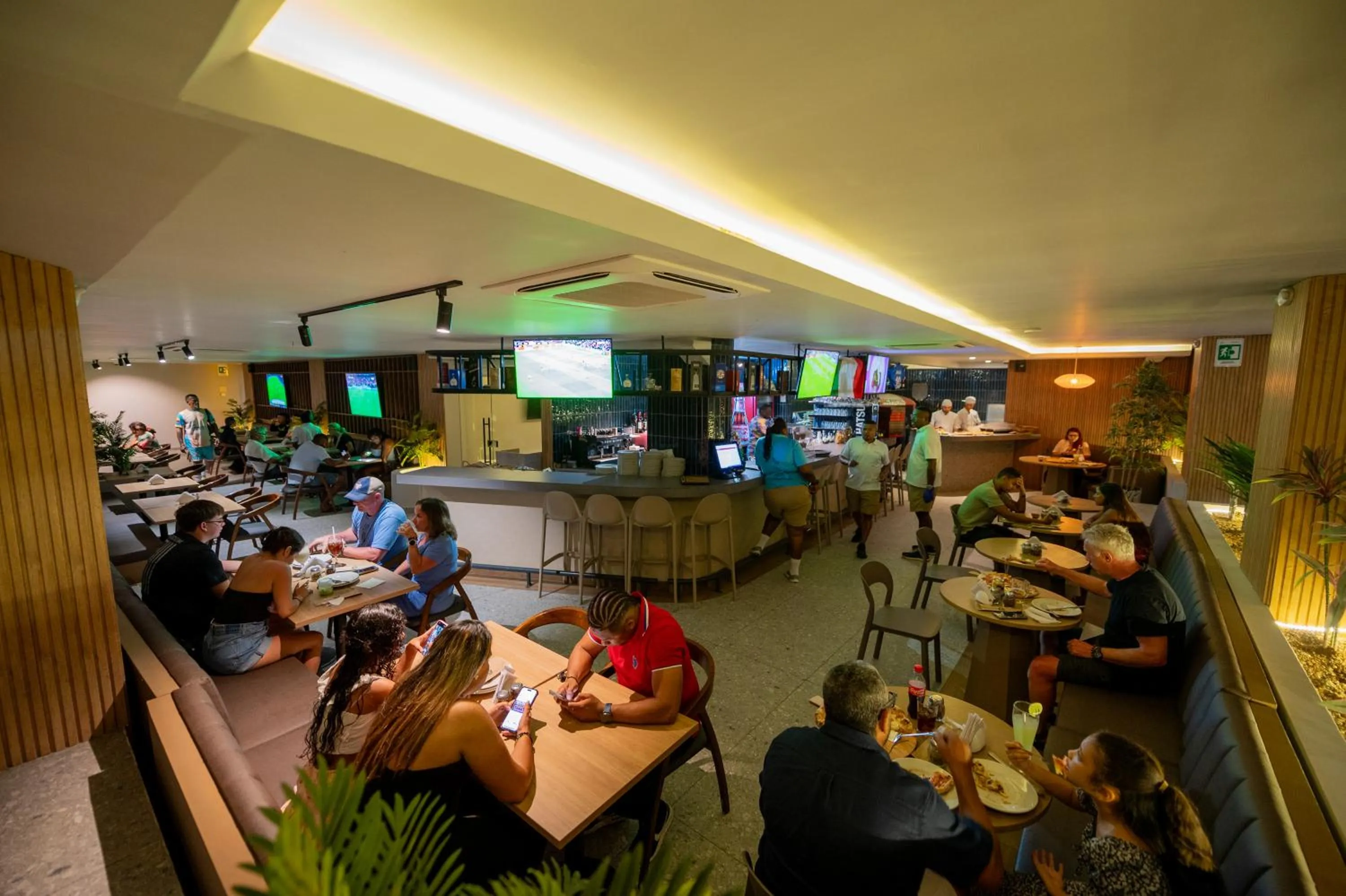 Restaurant/places to eat in Dreamer Beach Club