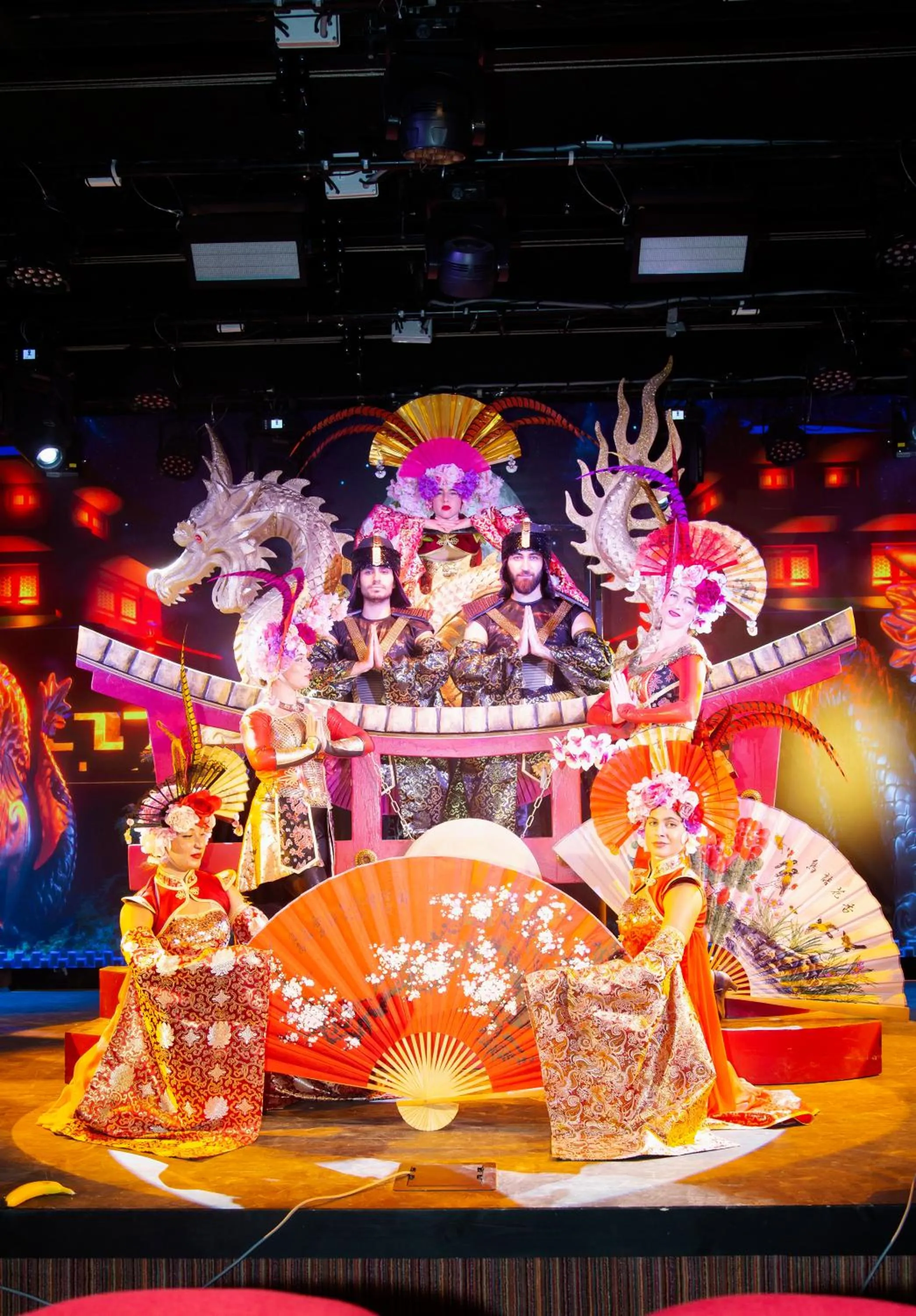 Entertainment in Dhotel - די הוטל