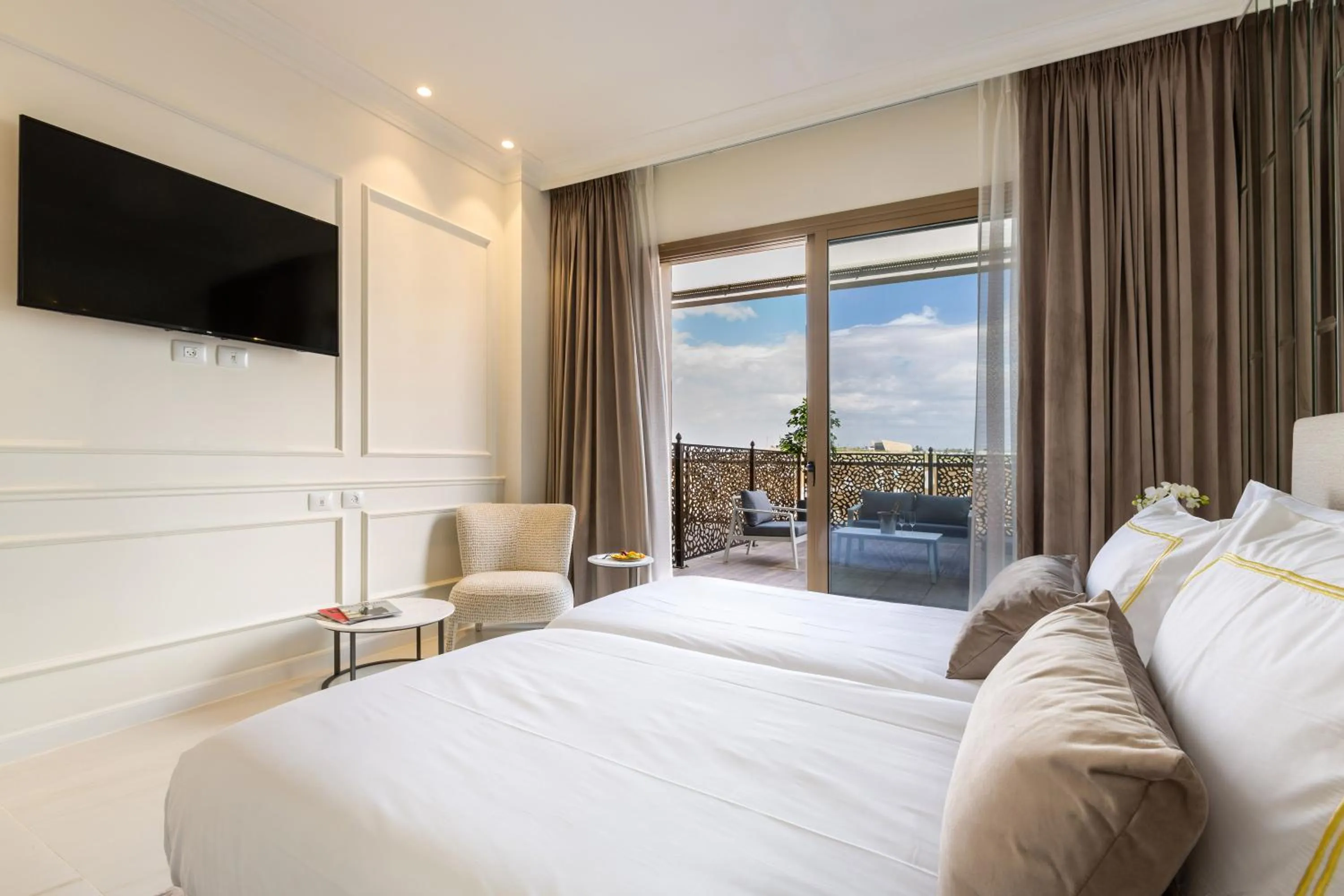 Bed in Dhotel - די הוטל