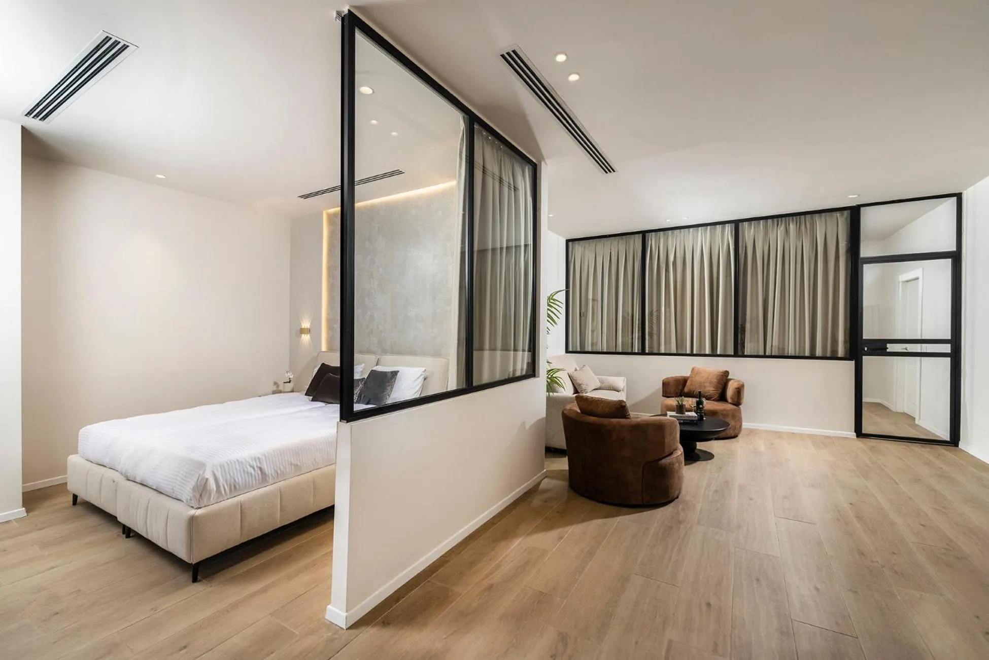 Seating area, Bed in Dhotel - די הוטל