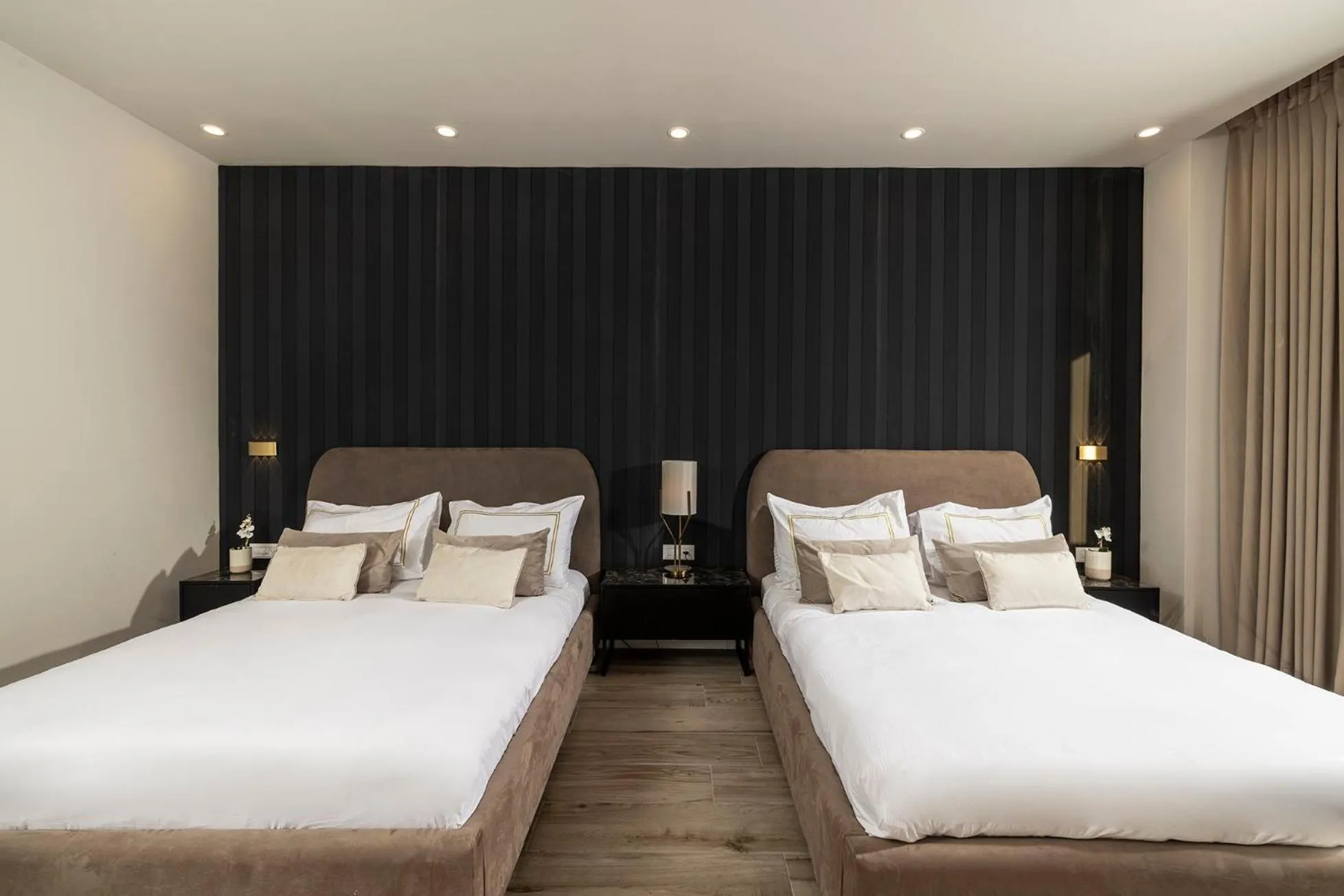 Bedroom, Bed in Dhotel - די הוטל