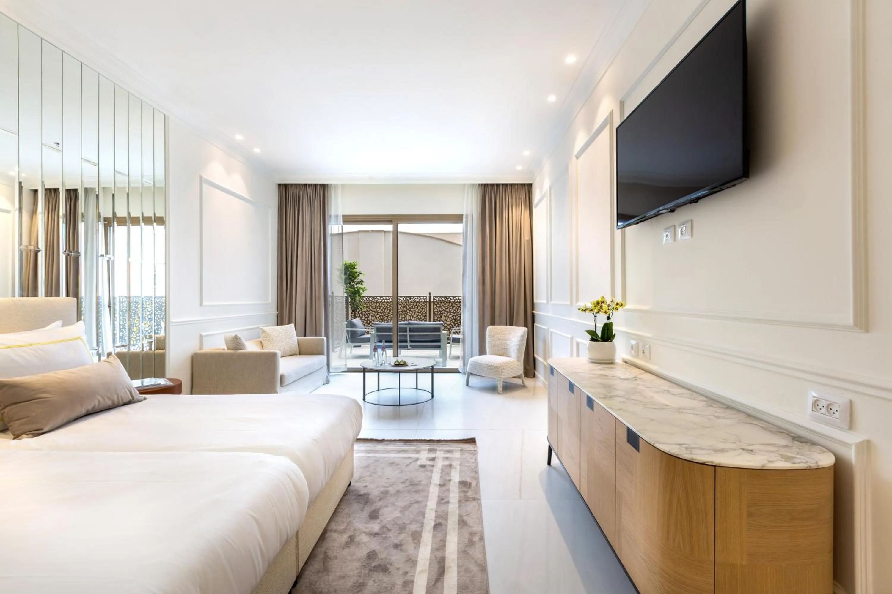 Bed in Dhotel - די הוטל