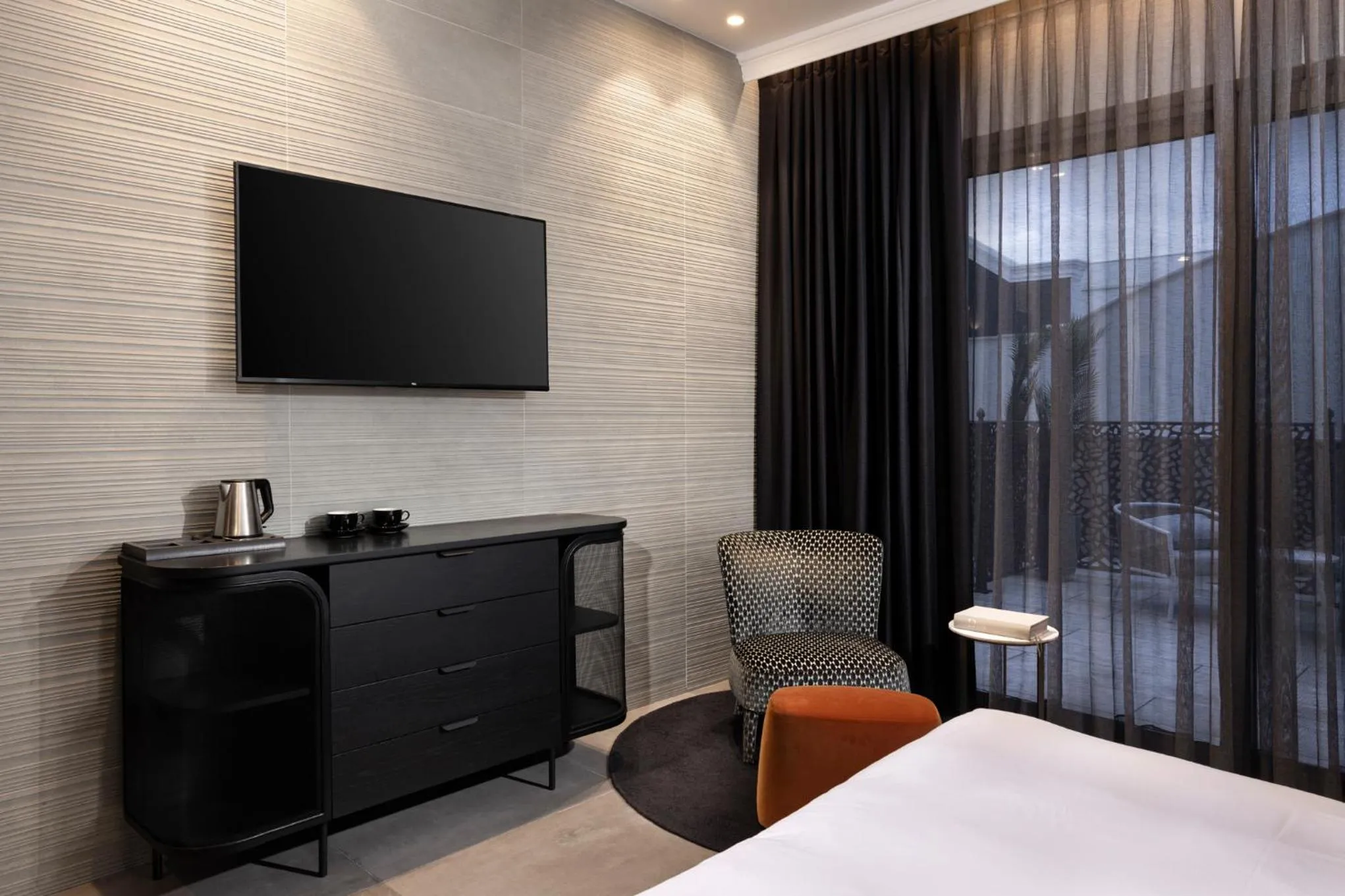 TV and multimedia, Bed in Dhotel - די הוטל