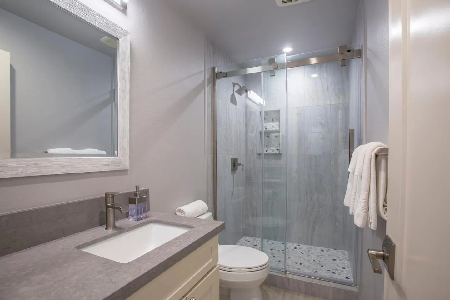 Bathroom in Kihei Bay Surf 227