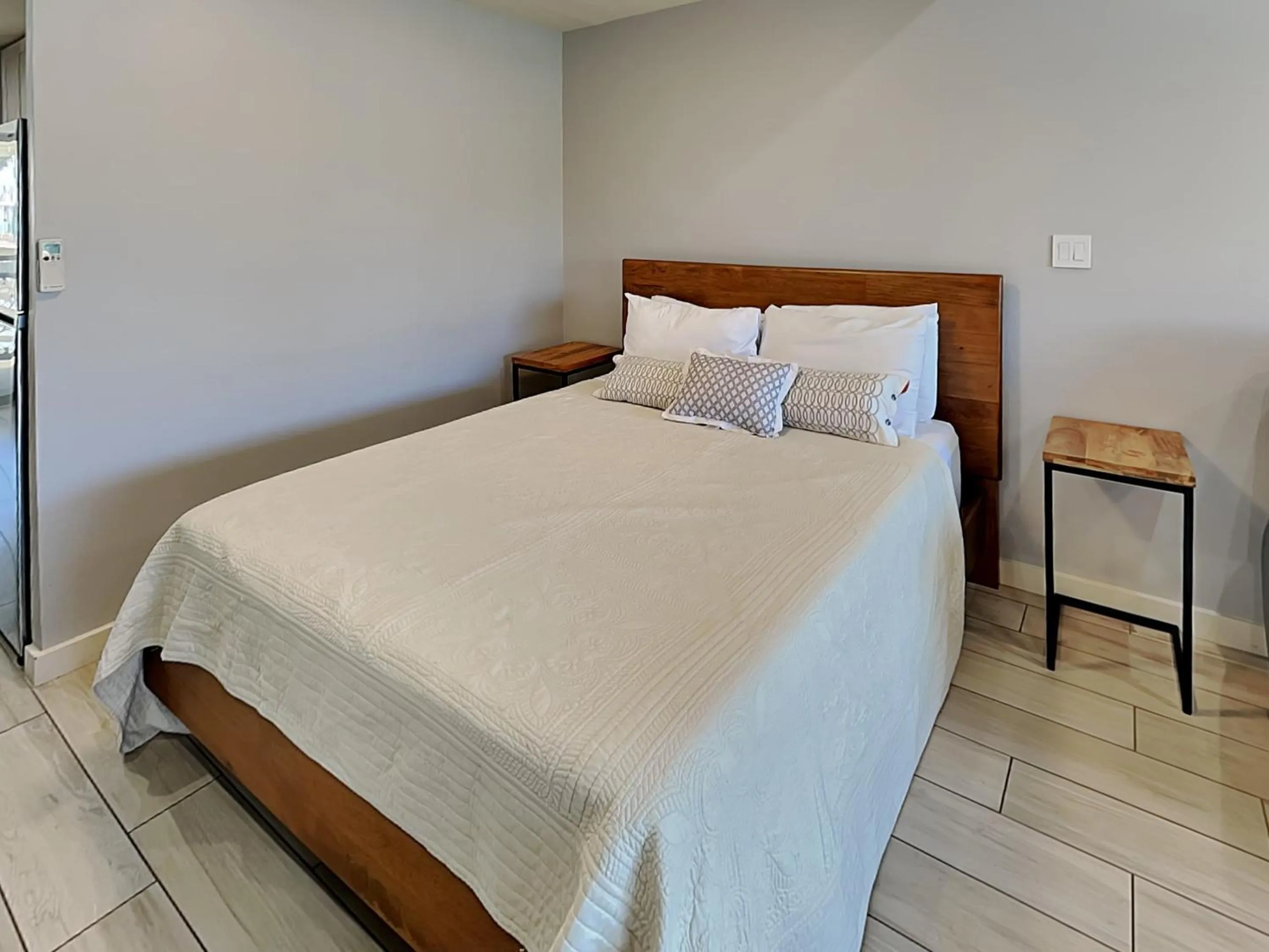 Bed in Kihei Bay Surf 227