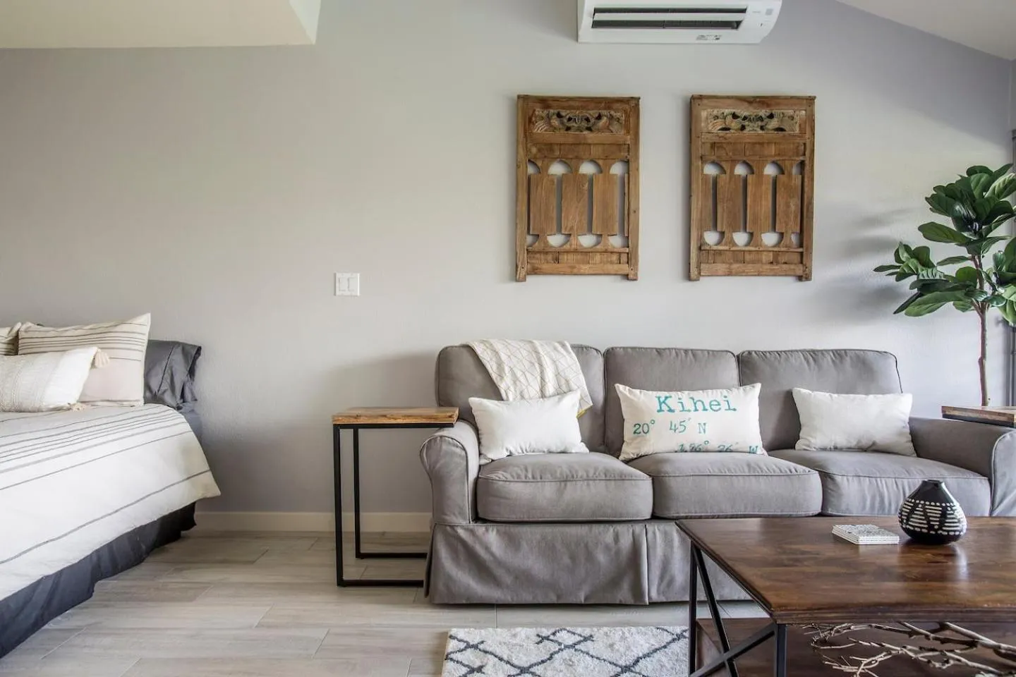 Living room, Bed in Kihei Bay Surf 227
